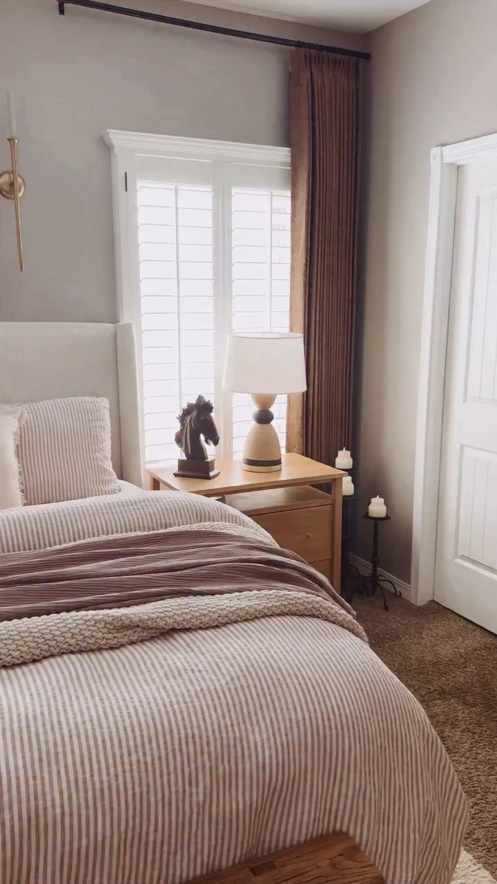 A little bedding refresh that’s perfect all year round! I am loving this combo from @onequince
The organic crisp percale gingham sheet set is oh so cozy and keeps me cool and the European linen duvet set is super soft! The mix of patterns is fun and I love the different textures. 

@onequince believes everyone should have nice things so they keep things affordable without compromising quality and are sustainable by choosing organic materials and recycled packaging.

Links in story and bio

#onequince #quincepartner #quincebedding #bedding #bedroominspo