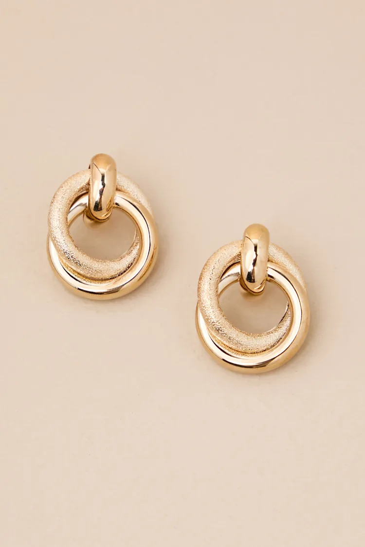 Bold Glow Gold Textured Interlocking Hoop Earrings | Lulus
