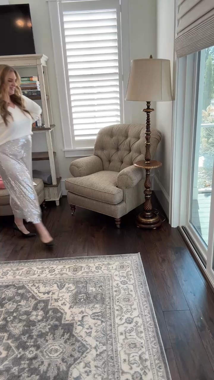 I can’t even believe that this skirt is @oldnavy! Get your shimmer on with sequins and a sweater, or pair with a graphic tee and sneakers! 

#10outof10 #midsizegals #midsizestyle #midsizefashion #midsizestyle #oldnavystyle 

#LTKFindsUnder50 #LTKHoliday #LTKMidsize