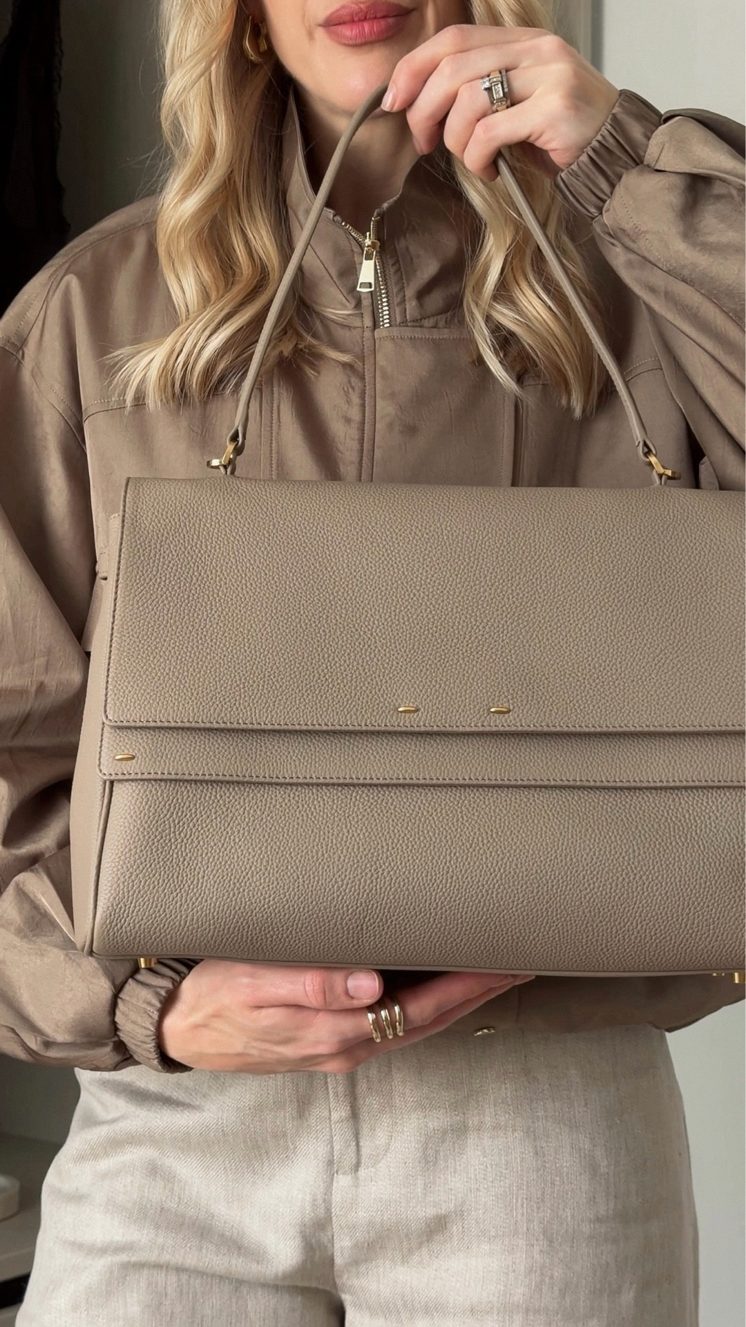 4 handbags that will fix your outfits! 

Use code - Charlotte20 - for a discount at Fabrique 

Including my:
- brown leather shoulder bag
- Rialto bag that is perfect as a work handbag 
- East west suede bag 
- And the tote suede handbag 
- funnel neck jacket (wearing size S in the satin bubble hem jacket)
- linen barrel leg trousers  (wearing size S in the tailored summer trousers) 




#LTKbag #LTKuk #LTKluxury