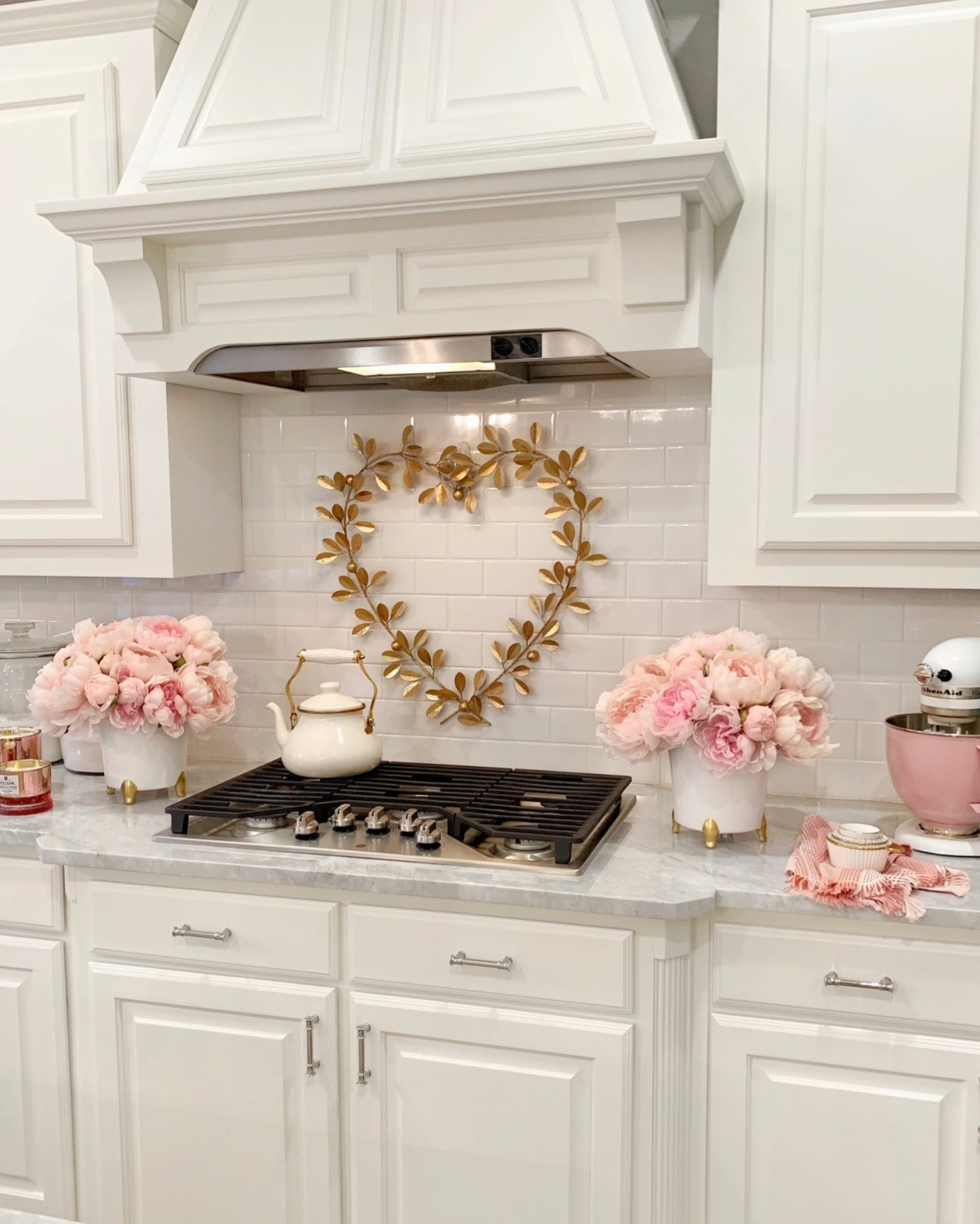 Found a gold metal heart wreath almost identical to the one I bought six years ago! It’s slightly smaller—and I actually like it even more 💖