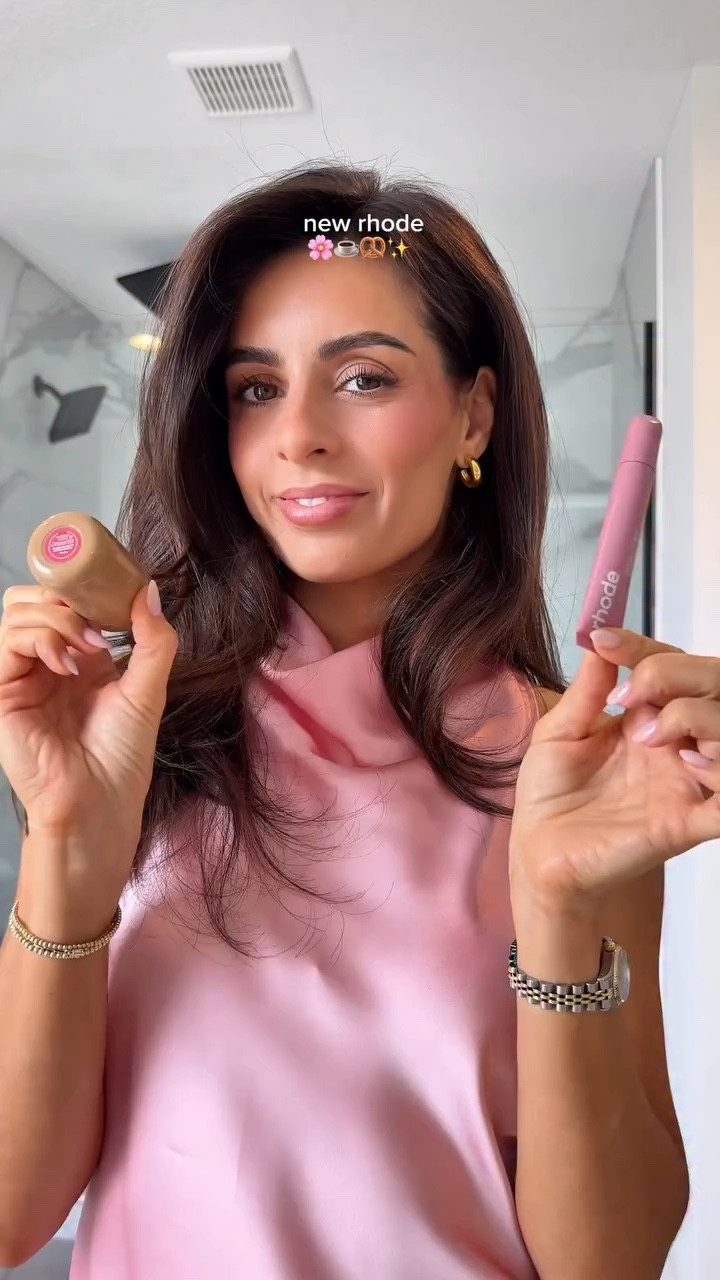 new favorite @rhode spring shades 🌸☕️🥨✨

pocket blush: teacup 
peptide lip tint: pretzel 

teacup + pretzel = prettiest combo ✨
.
.
.
#rhode #rhodeskin #rhodeblush #rhodeliptint #haileybieber makeup, makeup rhode, rhode pocket blush, hailey bieber

#LTKgrwm #LTKBeauty