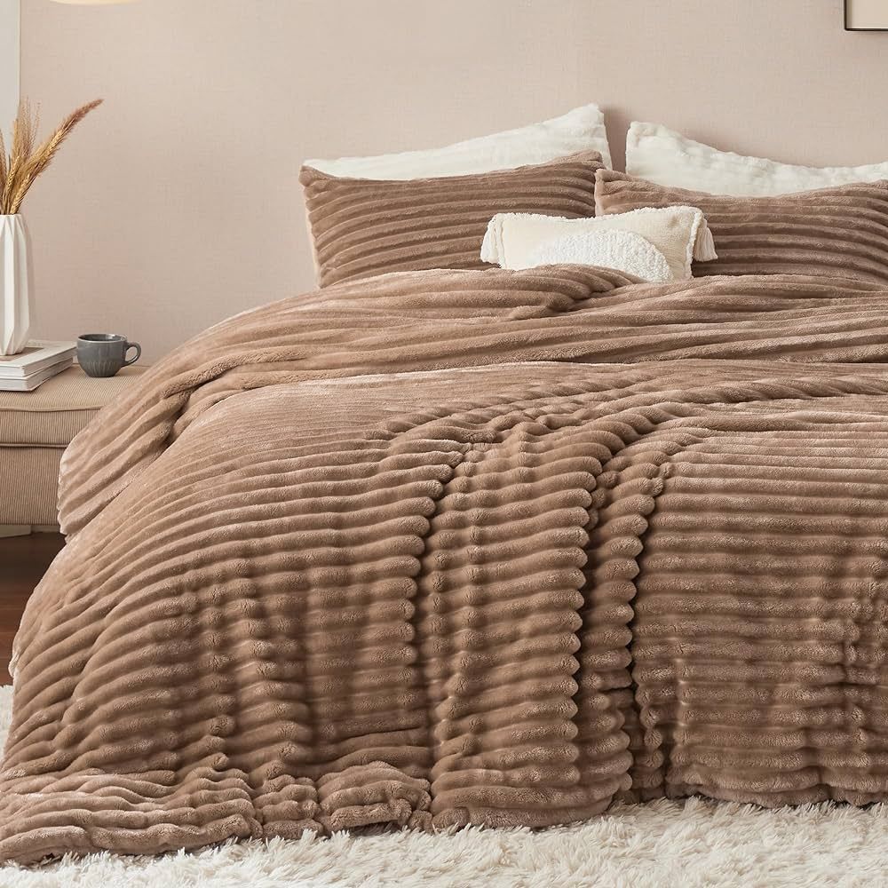 Bedsure Fluffy Comforter Set Queen - Super Soft Faux Fur Comforter Queen Size Warm Taupe, Winter... | Amazon (US)