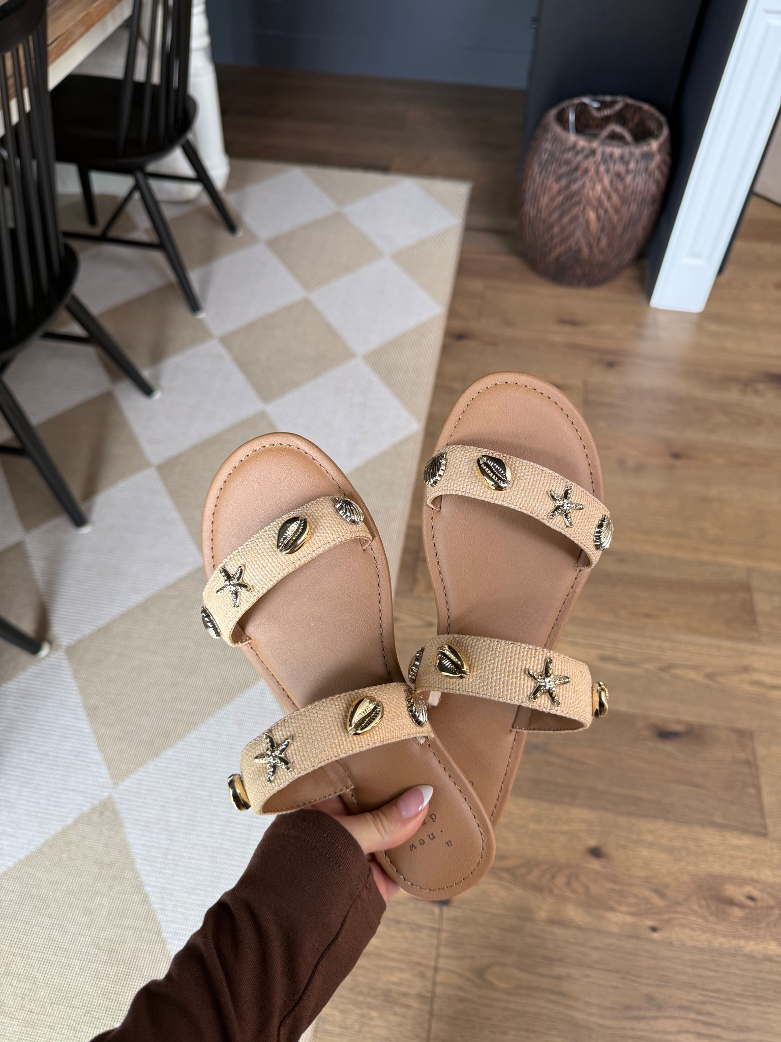 40% off Target sandals!!!


#LTKSaleAlert #LTKSwim #LTKSummerEdit