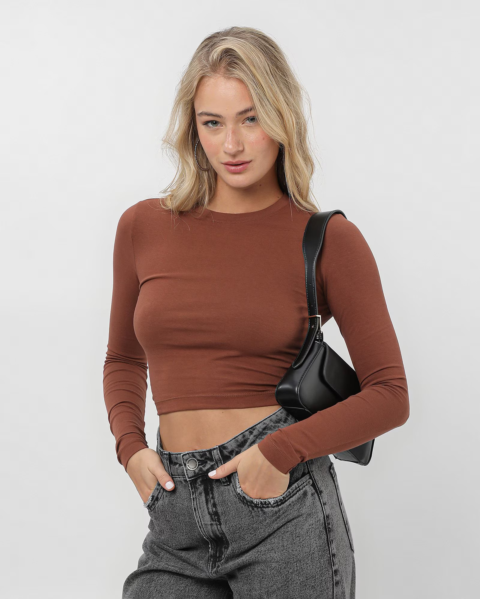 Camiseta cropped manga longa canelada marrom | Pool by Riachuelo | Riachuelo (BR)