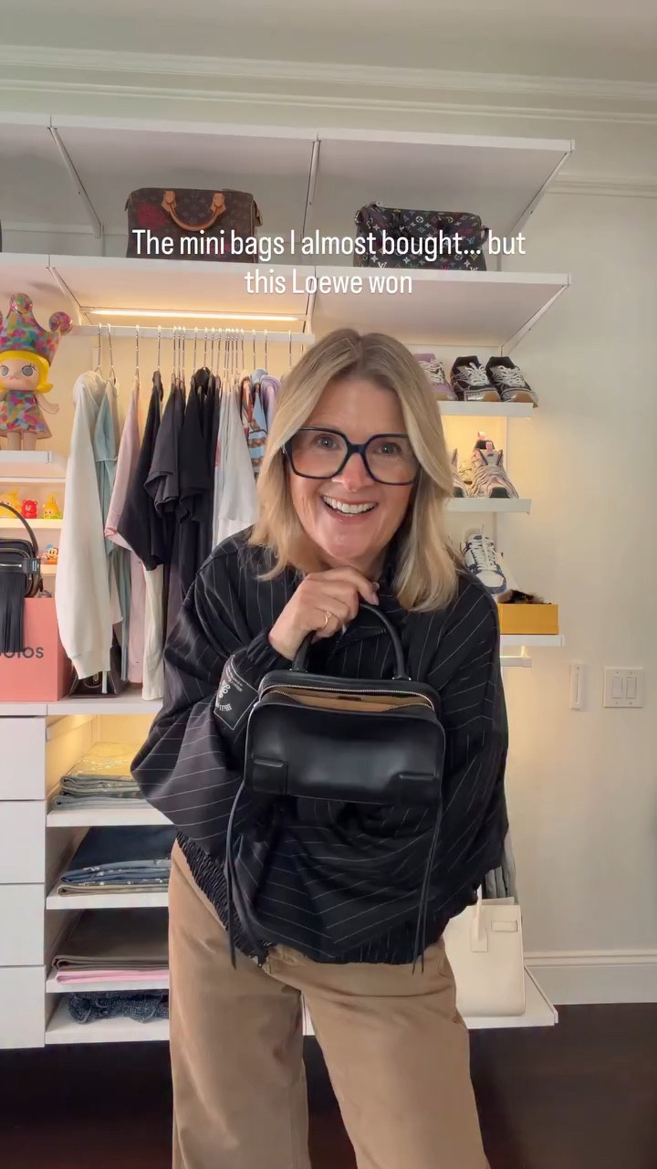 I looked at other mini bags… but the moment I saw the black Loewe Amazona 180, I knew.
Some pieces you don’t overthink — you just recognize them.
