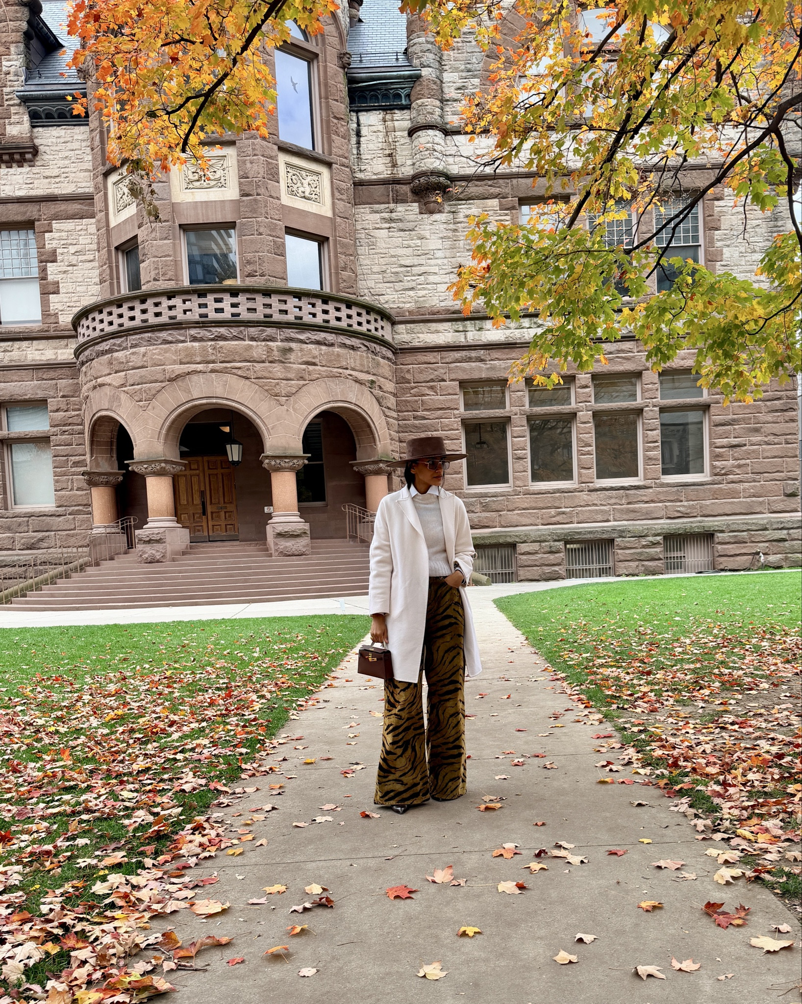 Casual fall outfit for walking around the city 

#LTKSeasonal #LTKHalloween #LTKStyleTip