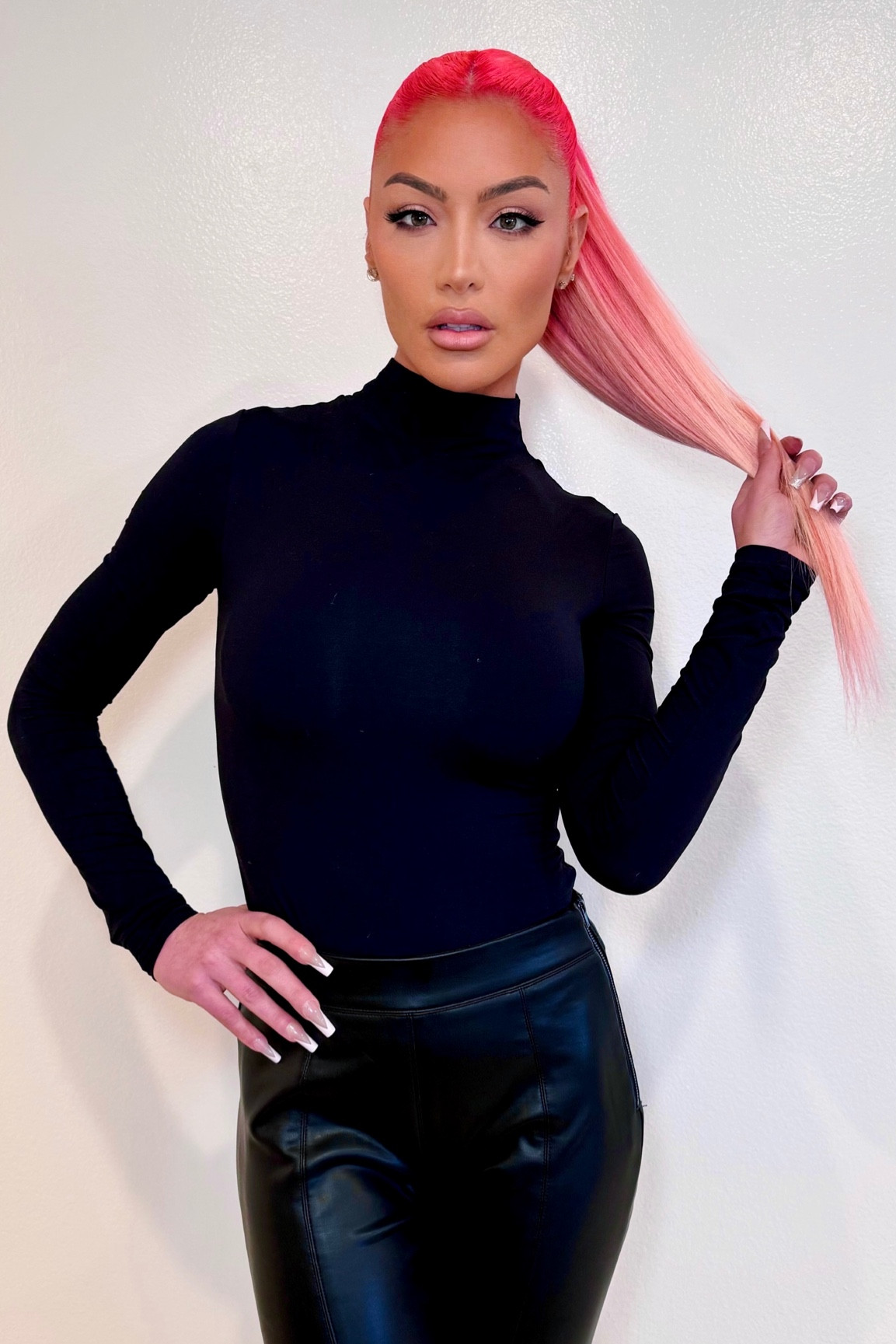 Amazon skims dupe bodysuit 💁🏻‍♀️ I wear a small and the quality of theses bodysuits are amazing, so buttery and soft💫
The bodysuit snaps do not pull etc y’all know what I mean by that 😉 you guys will not regret these bad boys they are my favorite 🤩 

#LTKfindsunder50 #LTKstyletip #LTKGiftGuide