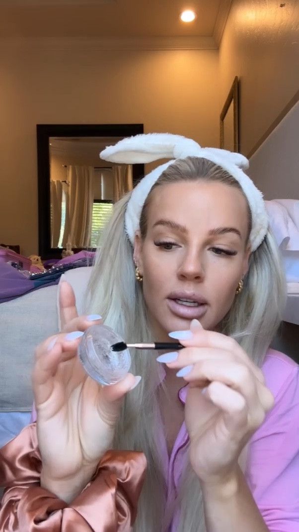 Brow tutorial

Code: ABHSummer #LTKfindsunder50 #LTKbeauty

#LTKVideo