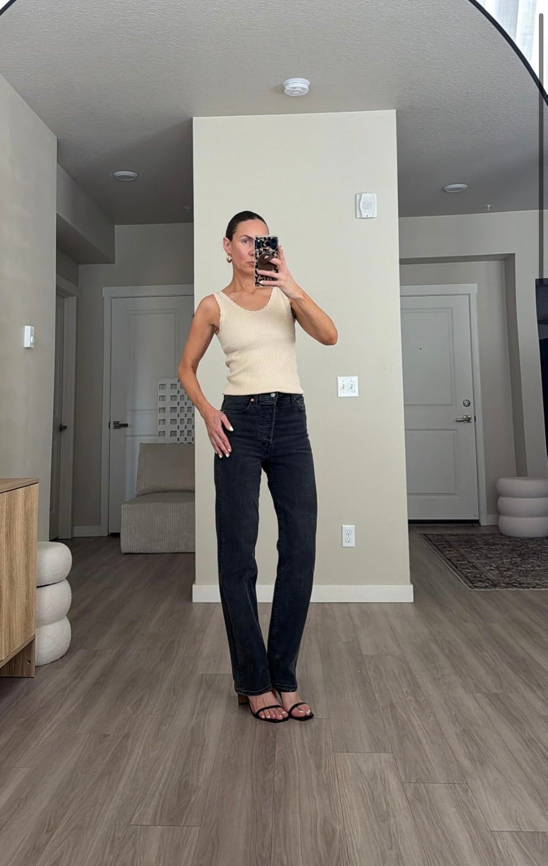 levi straight jeans.  i'm 5'7'' wearing size 26.  they only come in regular length 32 just fyi 
but they're really the it denim for coming fall. and levi's tends to sell out so get it if you like it