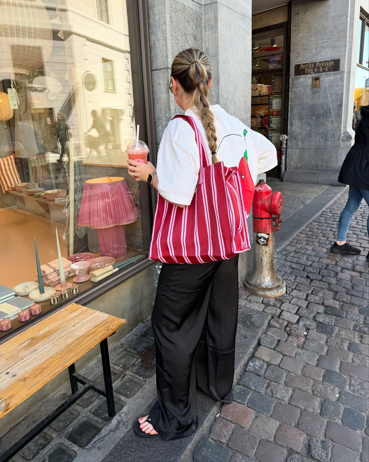 what’s a trip to CPH without a Joe & the Juice stop off?

tee @picante 
trousers* @peppermayo
bag @bagsbymonty 

*AD/gifted

#ootdinspo #outfitinspo #styleinspo #outfitideas #springoutfit