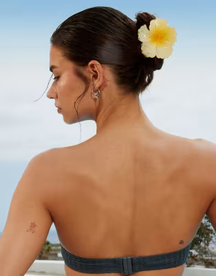 ASOS DESIGN flower hair claw in ombre yellow | ASOS (Global)