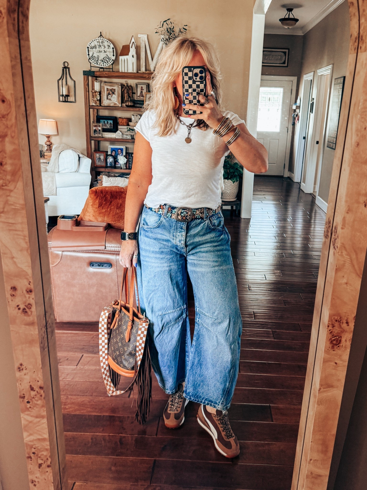 My OOTD to run errands and get my nails done. 💅 🛒
Tee - small
Jeans - sized down one 
Belt - medium 
Sneaks - 1/2 sized down 


#LTKShoeCrush #LTKFindsUnder100 #LTKStyleTip