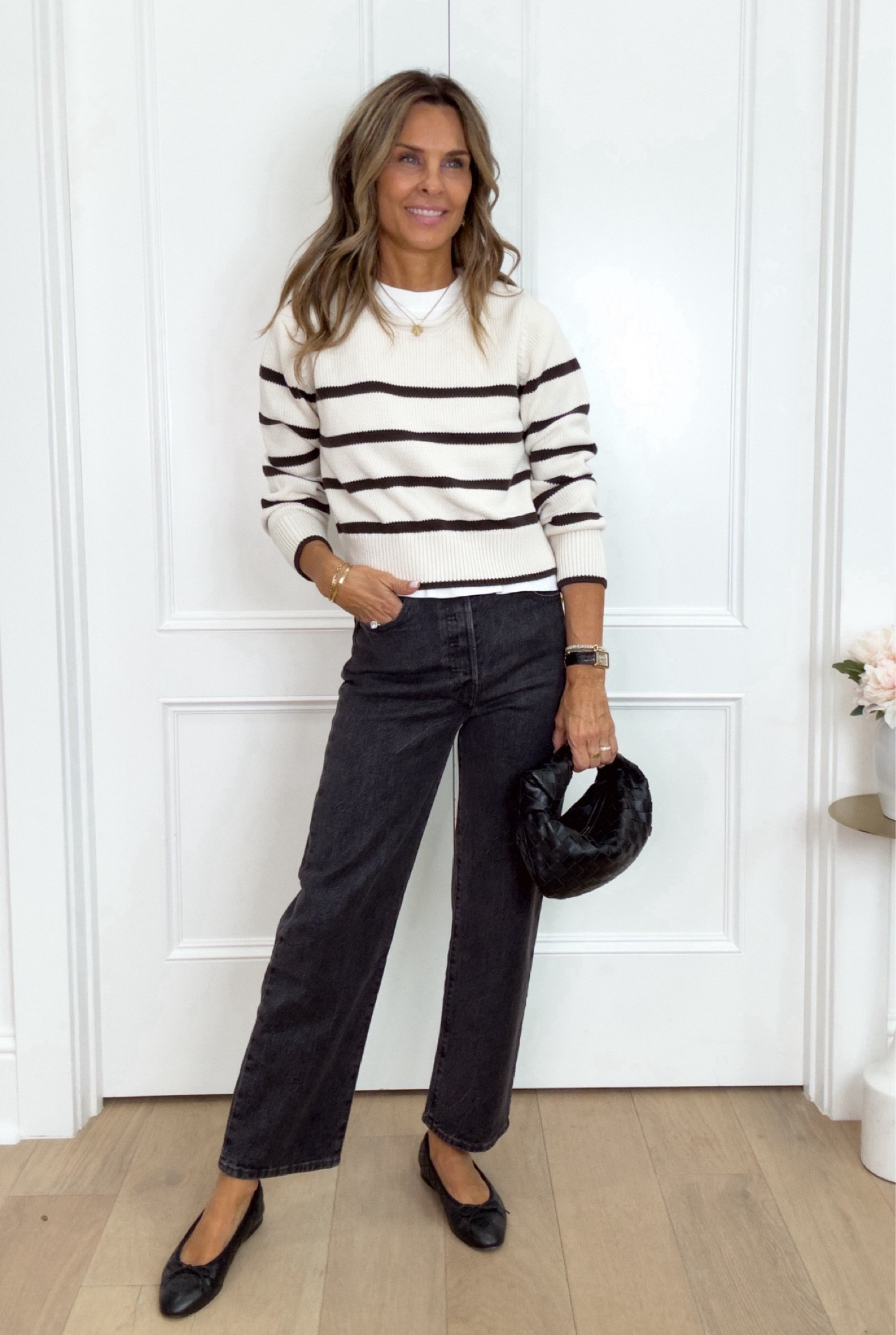 -Gap sweater 
-Levi straight leg jeans 
-COS t-shirt


#LTKSeasonal #LTKFindsUnder100 #LTKOver40