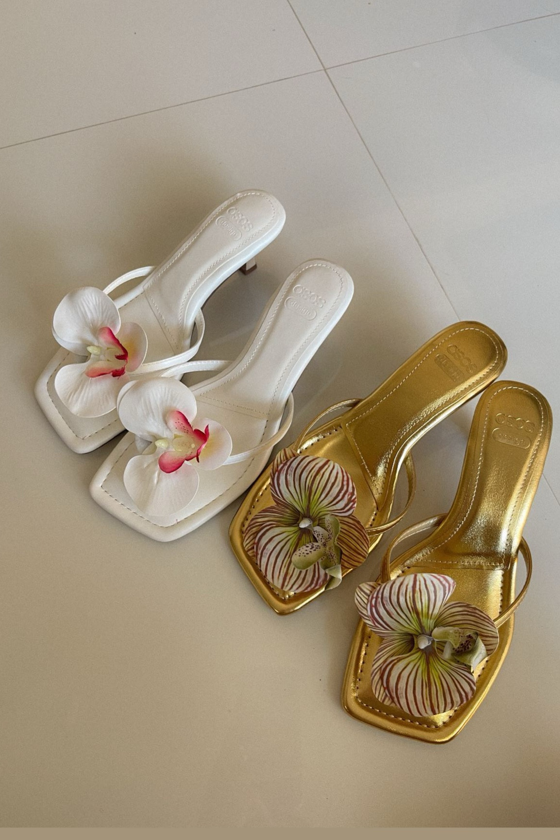 fun summer heel idea!!!🌴🌺 which is your favorite?!! flowers purchased from @sheinofficial & heels from @asos 

INSPO FROM @nessrochelle_ 🤍🩷

#miamiinfluencer #flowerheels #summerheels #summerfashion #diyfashion #carriebradshawstyle #carriebradshaw