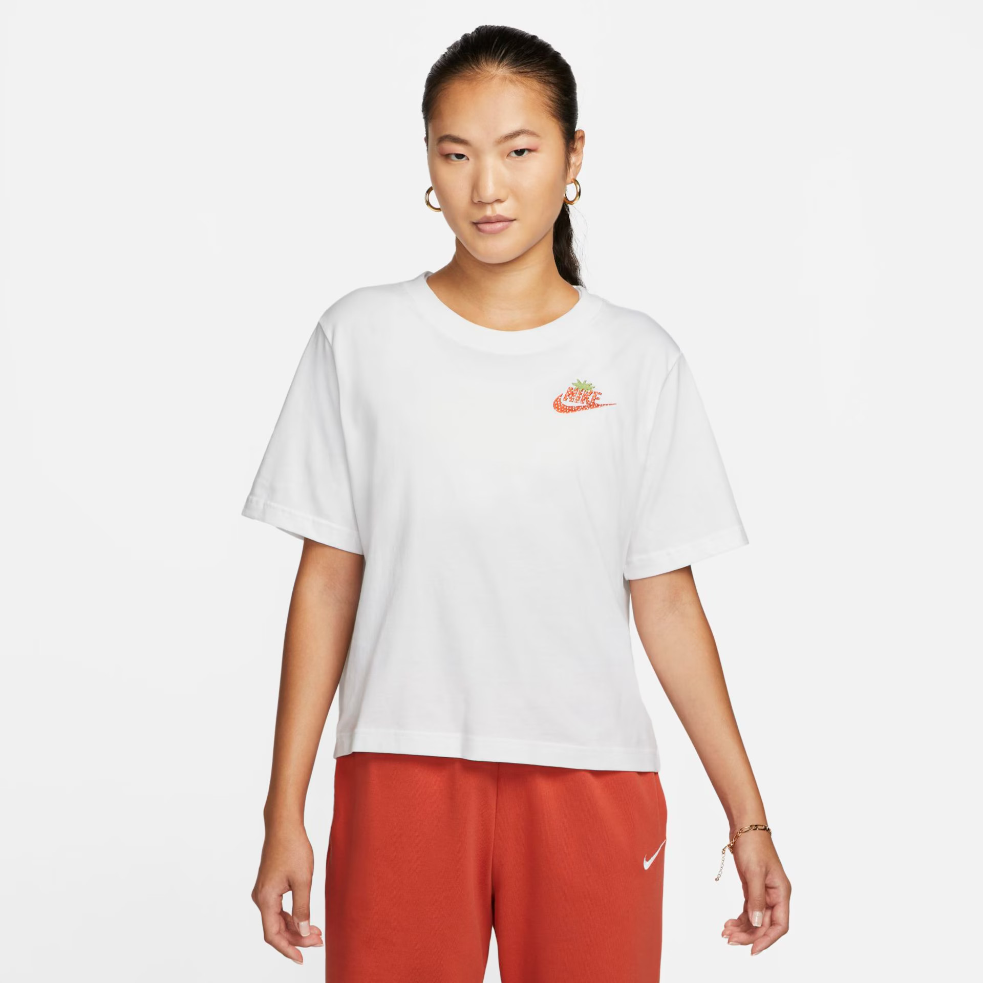 Camiseta Nike Sportswear Feminina | Nike (BR)