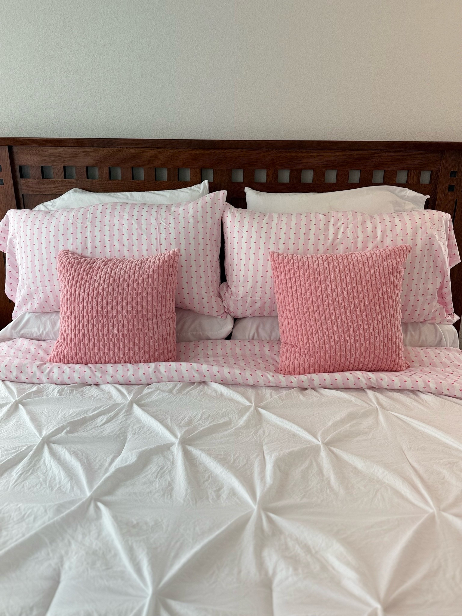 Pink summer pillows 💕

#LTKHome #LTKSeasonal #LTKSaleAlert