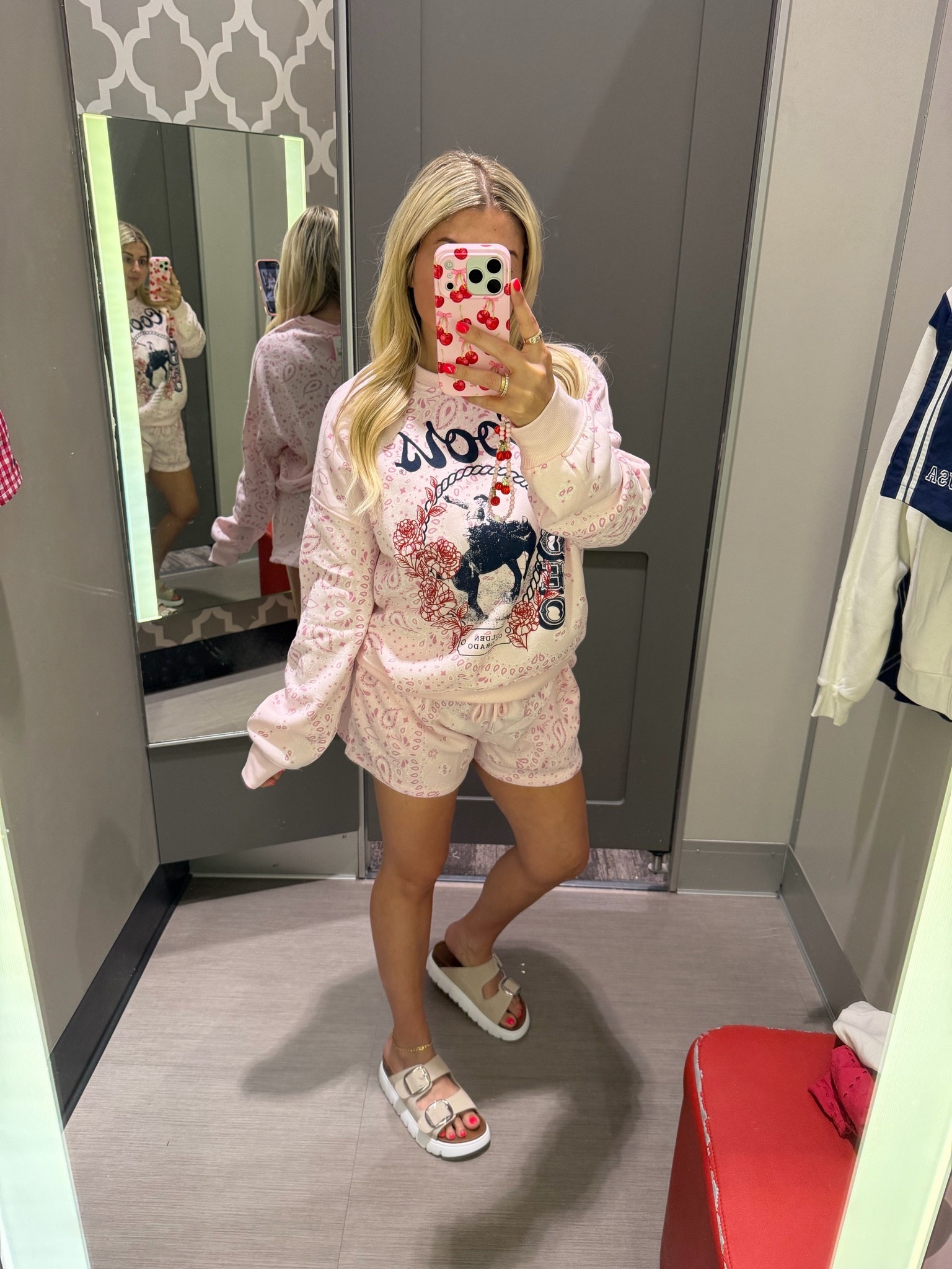 New @Target set
Size m
Sandals tts