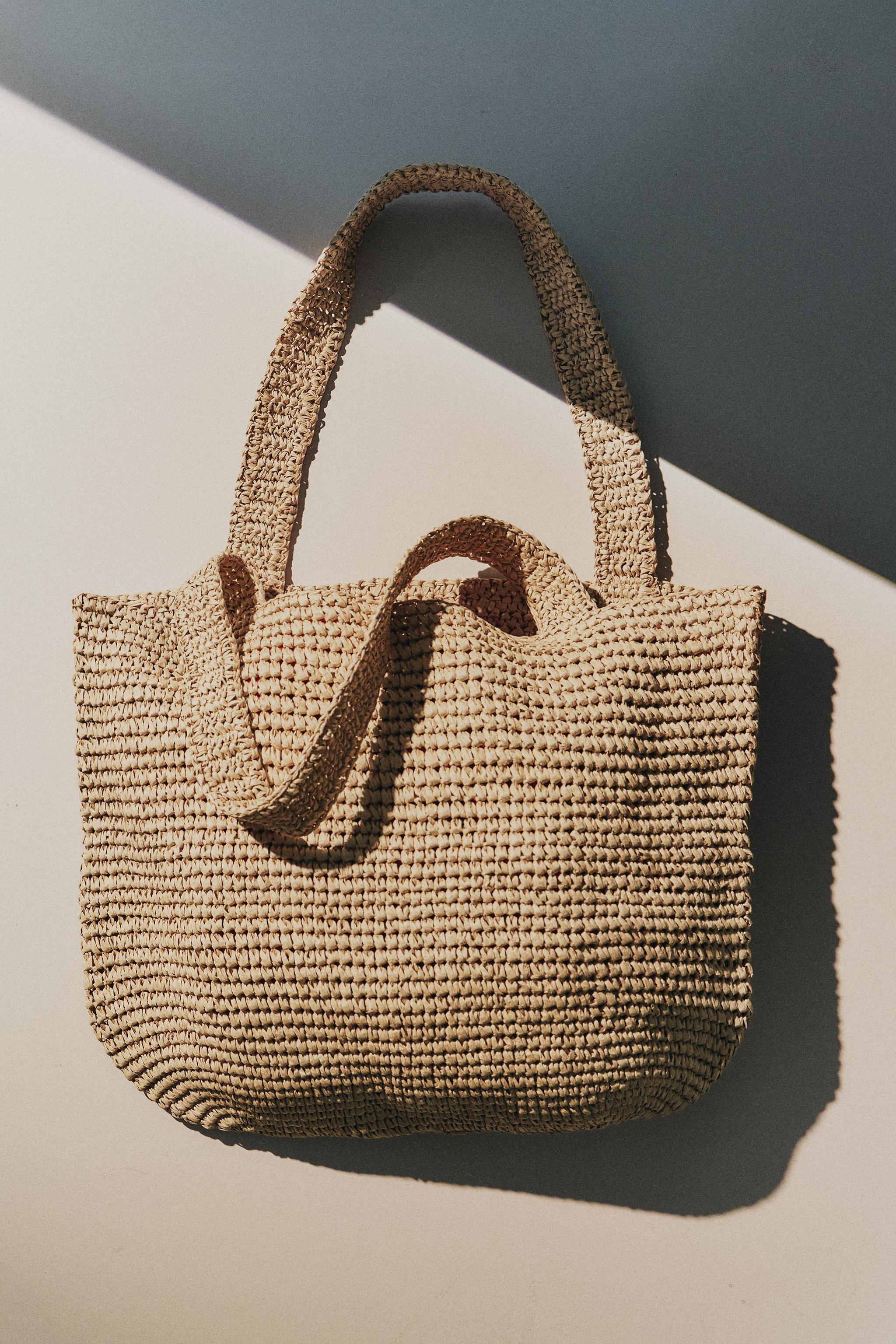 Large paper tote bag. Shoulder strap. Complete your look with a matching wash bag. | Zara UK