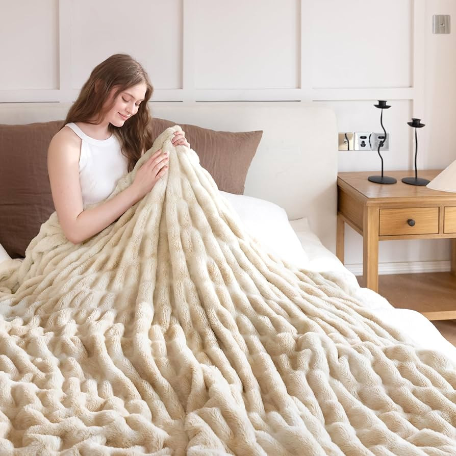 Faux Fur Blanket, Twin Size Oversized Throw Blanket for Couch, Fluffy Blanket with Stretch Ruched... | Amazon (US)