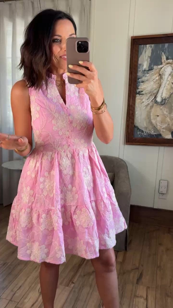 LAST MINUTE EASTER DRESS 💗 this is the prettiest pink!! the floral details + flattering fit make it perfect for church, brunch, or family pics!


pink easter dress, spring floral dress, easter outfit idea, feminine spring style, affordable dresses, casual dress outfit, brunch outfit, church outfit, walmart fashion find

#easterdress #springstyle #pinkdress #walmartfashion #affordablestyle #easteroutfit #floraldress #springoutfit #ltkstyle #ltkunder50