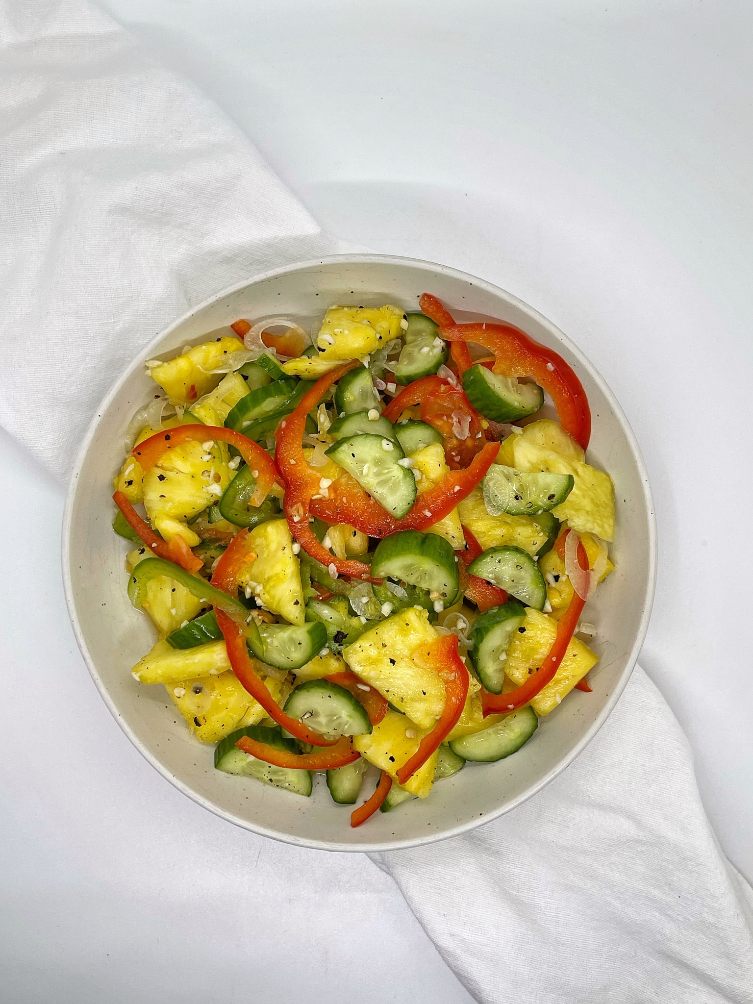 •SWEET & SPICY PINEAPPLE SALAD• We’re just gonna keeping the spicy train going over here. 🔥 I literally ate this entire bowl just as is. It has the right balance of flavors! You could also add it to rice, chicken, fish or dice it up for a salsa. 

TO MAKE: Add pineapple, cucumbers, red bell peppers, white onions, jalapeños, white vinegar, salt, cracked pepper and garlic into a large bowl and mix.

Mixing bowls, tongs, food, recipes 

#LTKunder100 #LTKSeasonal #LTKunder50