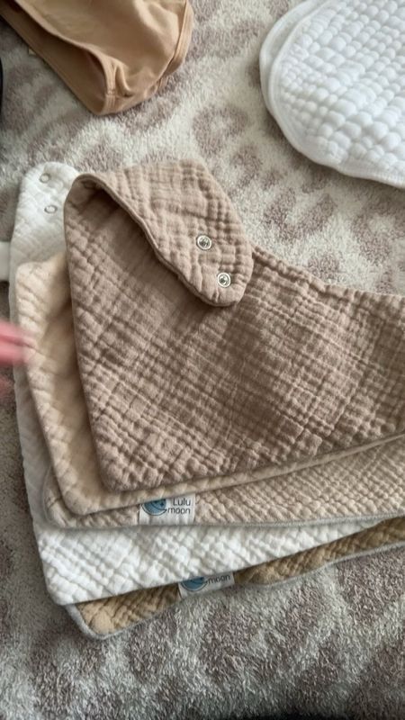 These neutral bibs are an accumulation of the different packs linked. 

Neutral bibs 

#LTKbaby #LTKkids