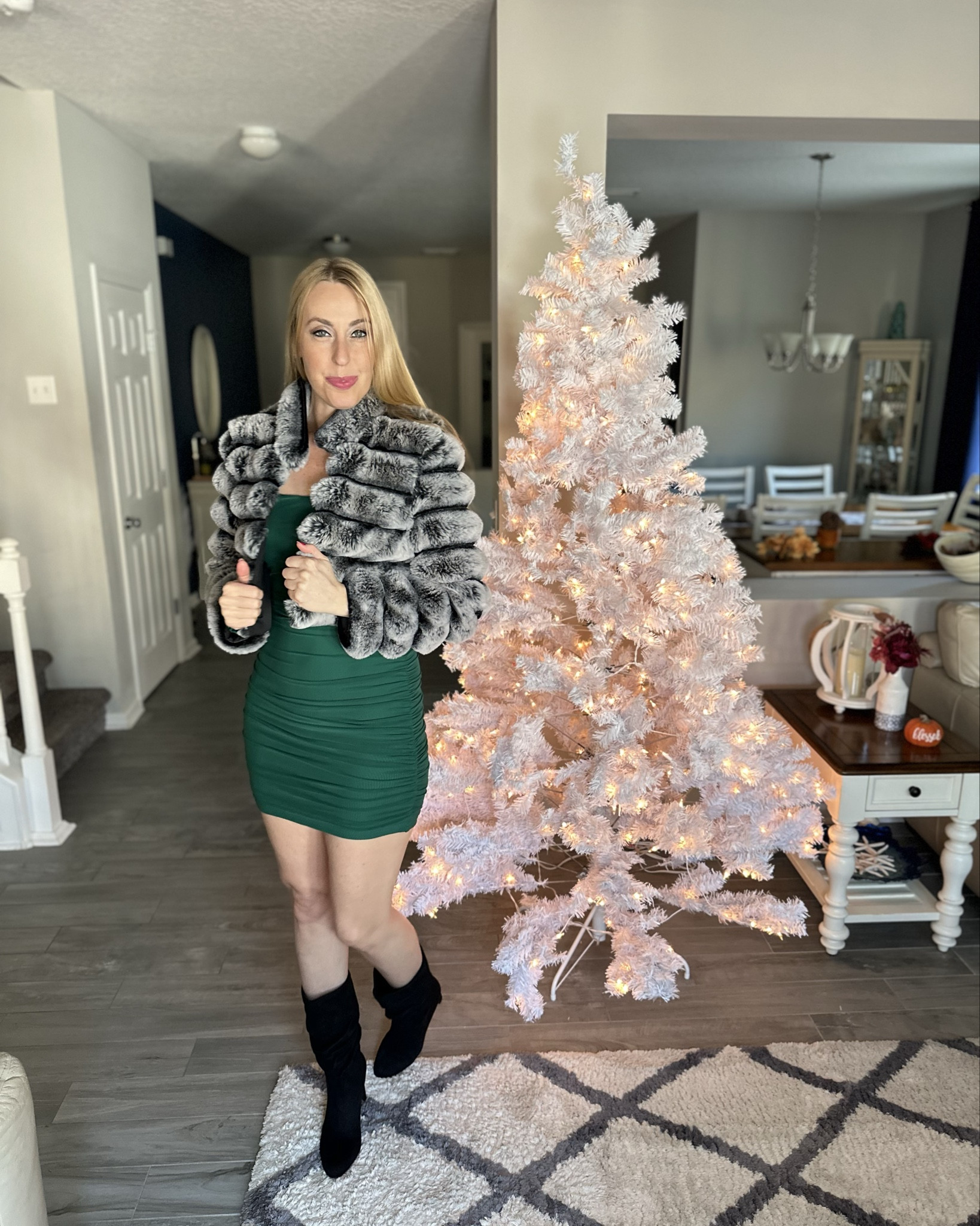 Cropped faux fur coat 
🖤 this coat is really warm and I love how real it looks 
🖤 wearing size small, fits true to size 

#LTKFindsUnder50 #LTKSeasonal #LTKStyleTip