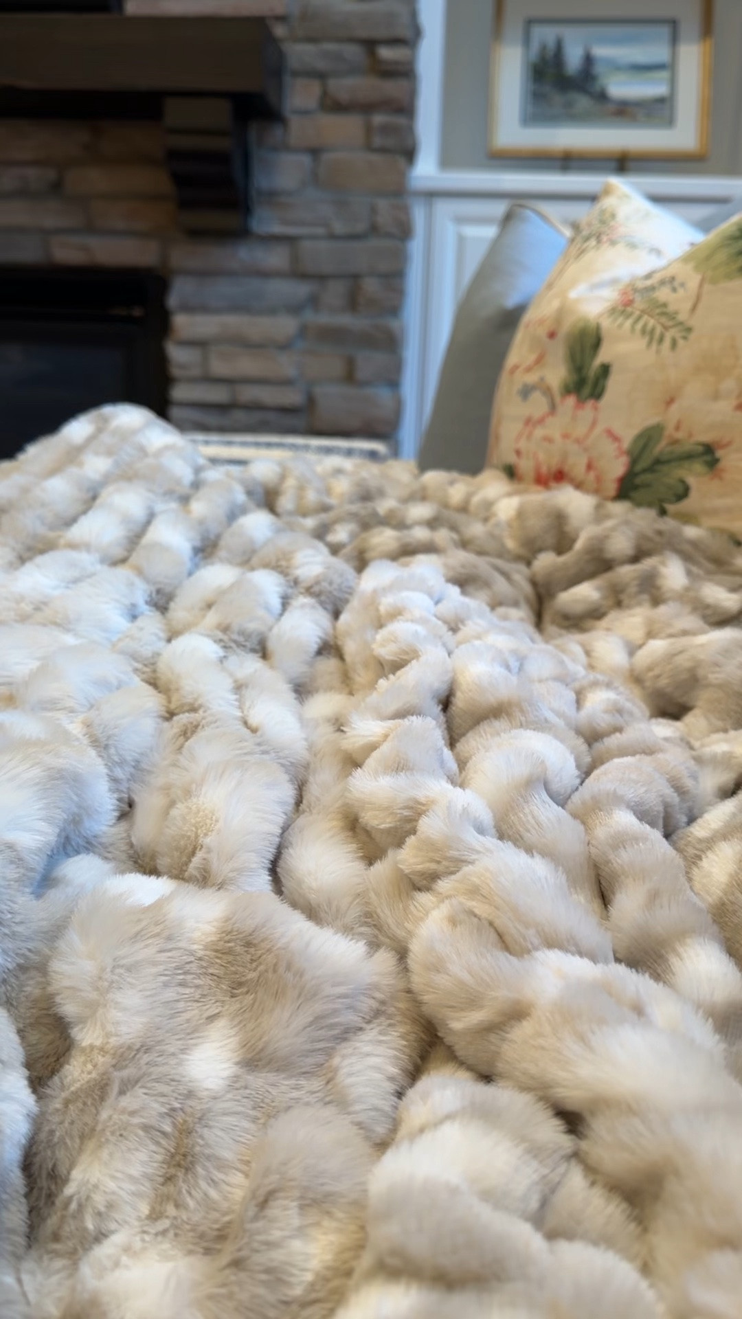The softest blanket that makes the best gift! Love all the different colors, patterns, and sizes it comes in!

￼