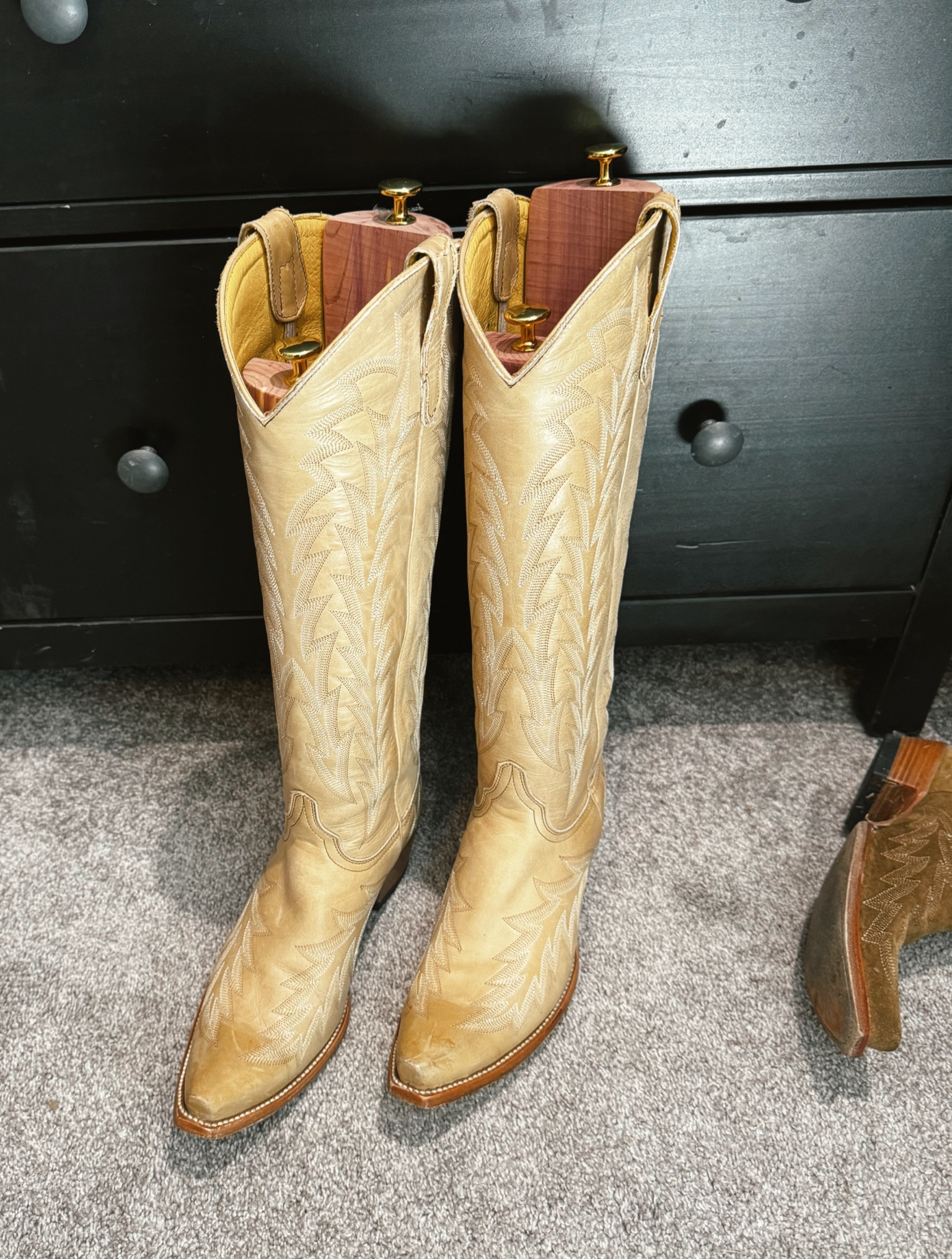 Cedar boot shafts to help keep the shape of your favorite tall boots! 

#LTKFindsUnder100 #LTKShoeCrush #LTKStyleTip