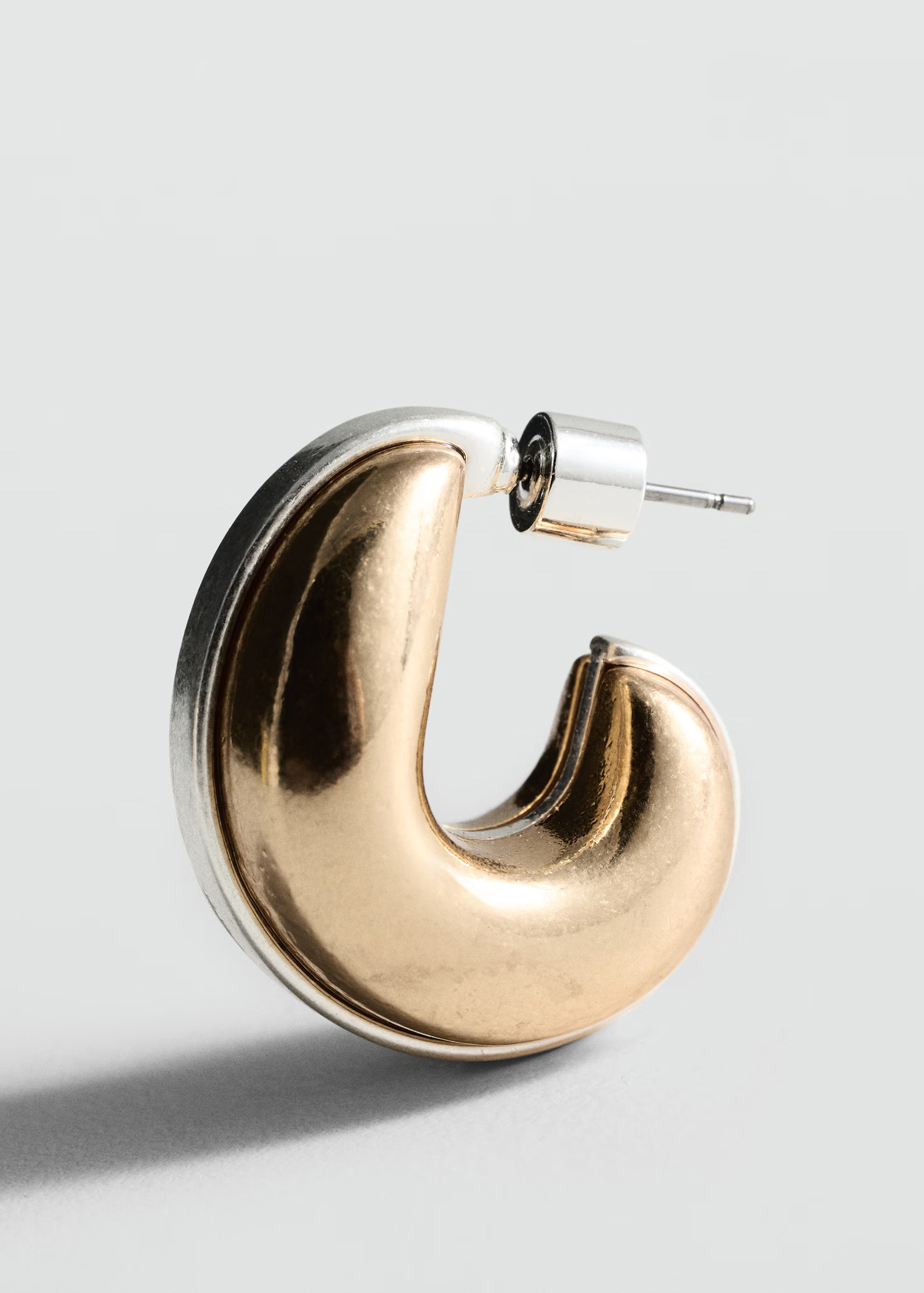 Two-tone hoop earrings | Mango (US/MX/AU)