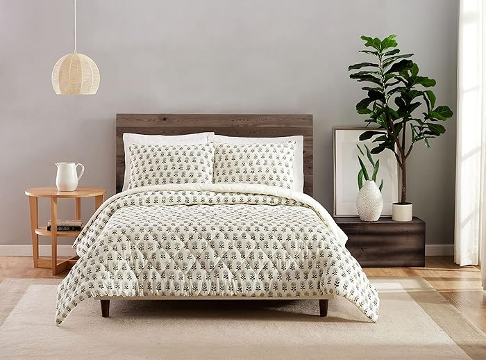 Laurel & Mayfair Gwyn 3-Piece Bedding Set, Lightweight Breathable All Seasons Floral Vintage Styl... | Amazon (US)