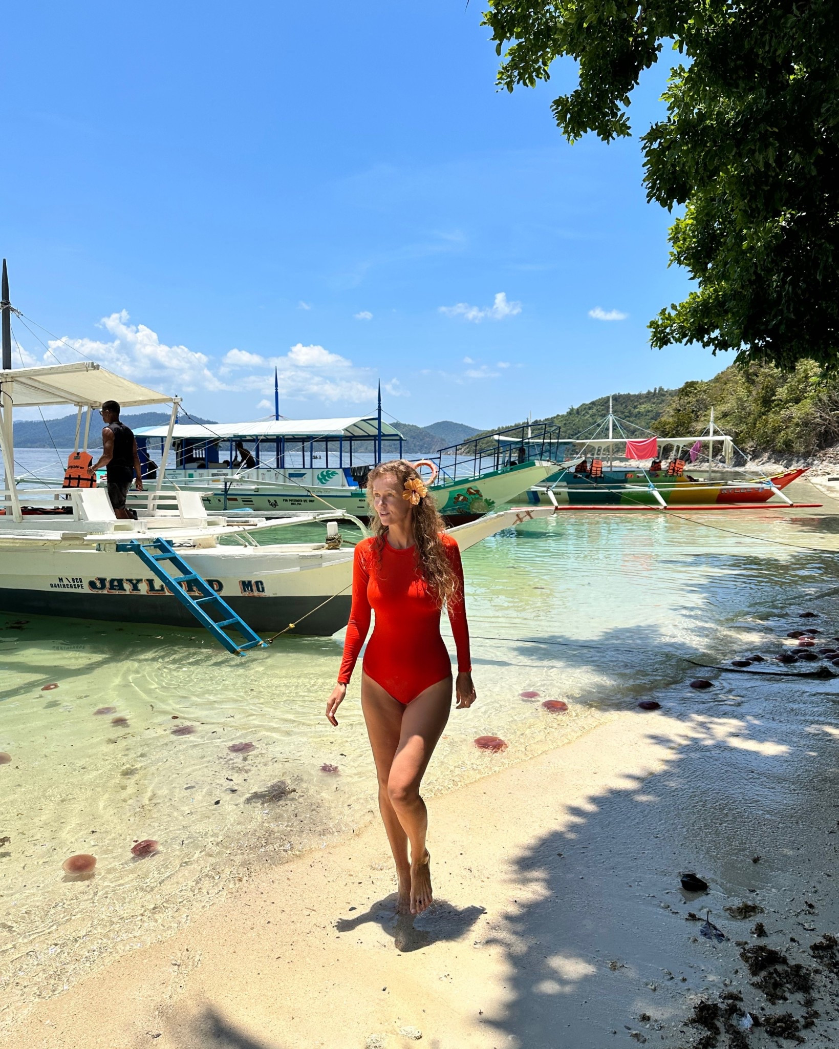 I always bring a long-sleeve swimsuit with me — it’s the best way to protect my skin from the sun.

It’s especially perfect for full-day trips,
like island hopping or snorkeling.

No sunburn, full protection — and you can just enjoy the day 🌊

I also love how this one fits —
super flattering, hugs the body perfectly

and this bright red… my favorite ❤️

#LTKootd #LTKSwim #LTKTravel