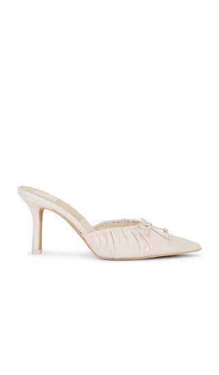 Dolce Vita Kairi Mule in Ivory. - size 9 | Revolve Clothing (Global)