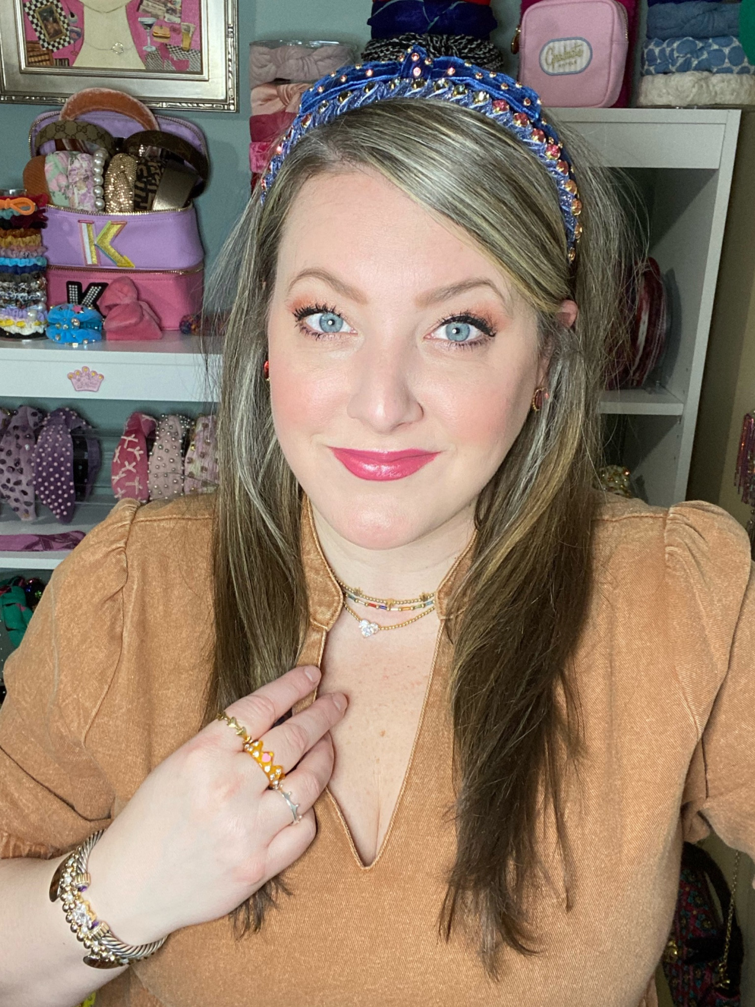 Black Friday is on! I am living for this headband combo and these earrings. They’re great staple pieces to add a little something sparkly to your every day or fun ideas for gifting. Follow my link for sale info!! 
.
.
.
.
.

#theaudreylimogescollection

#sparklemuse

 #ootd #instafashion #instastyle #fashion #style #igfashion  #stylegram

#headbandoftheday #hhq #headbandheadquarters

#lelesadoughi #thelelelook #ladiesoflele

#LTKCyberweek #LTKsalealert #LTKGiftGuide