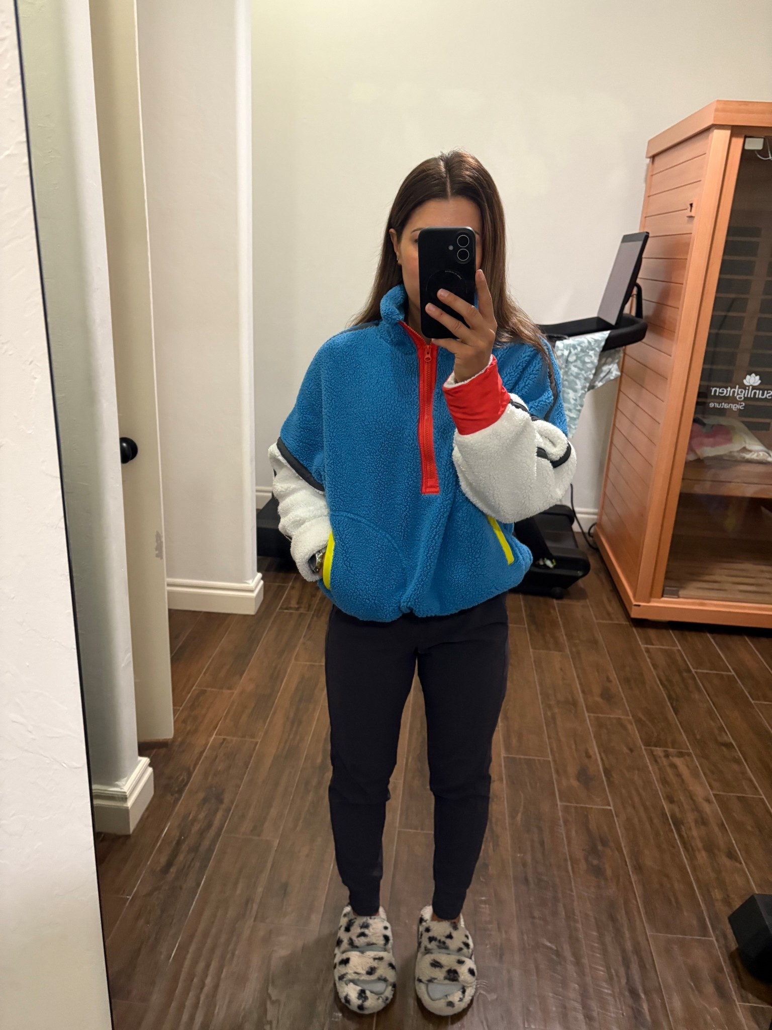 Sporty amazon sweatshirt. Love the colors! 