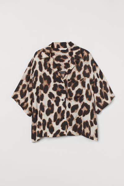 Voluminous shirt in softly draped, woven viscose fabric with a slight sheen. Resort collar, V-nec... | H&M (US + CA)