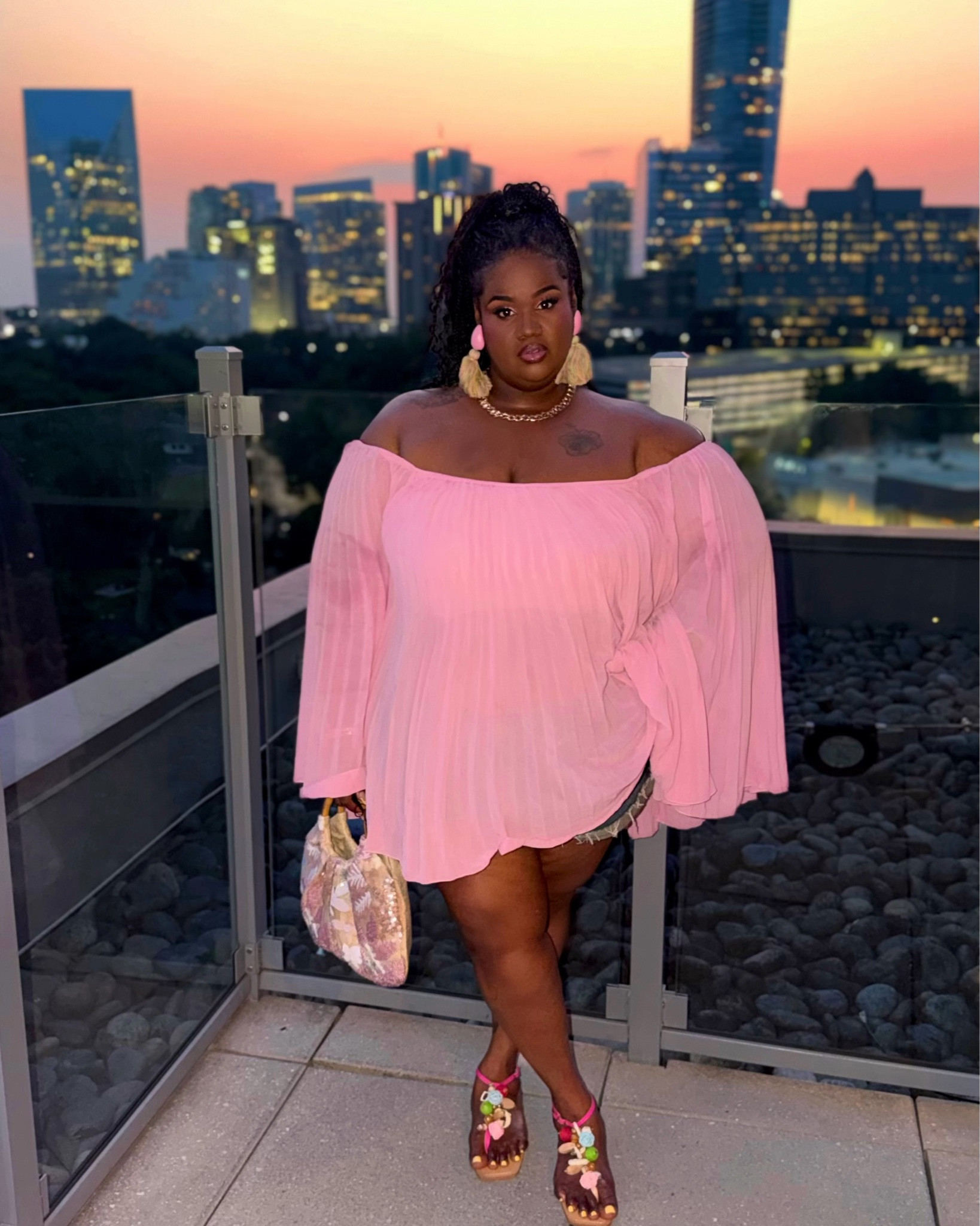 Girl, I had the chance to attend the launch of my girl @mimijonline newest venture, @glamtrackai, and I’m so proud of her. Watching another woman see a problem in our industry and create a solution is always inspiring. If you’re a beauty creator, makeup artist, or influencer, go download the app and check it out. Creator membership is only $19 a year, and it’s such a great investment if you’re serious about growing your business. Mimi, congratulations on this incredible milestone. Keep pushing boundaries, solving real problems, and showing us what’s possible. I can’t wait to see how far this goes.

Top: @amazonfashion 
Shoes: @asos @publicdesire 

#BeautyCreators #MakeupArtist #BeautyIndustry #BlackBeauty #ContentCreators