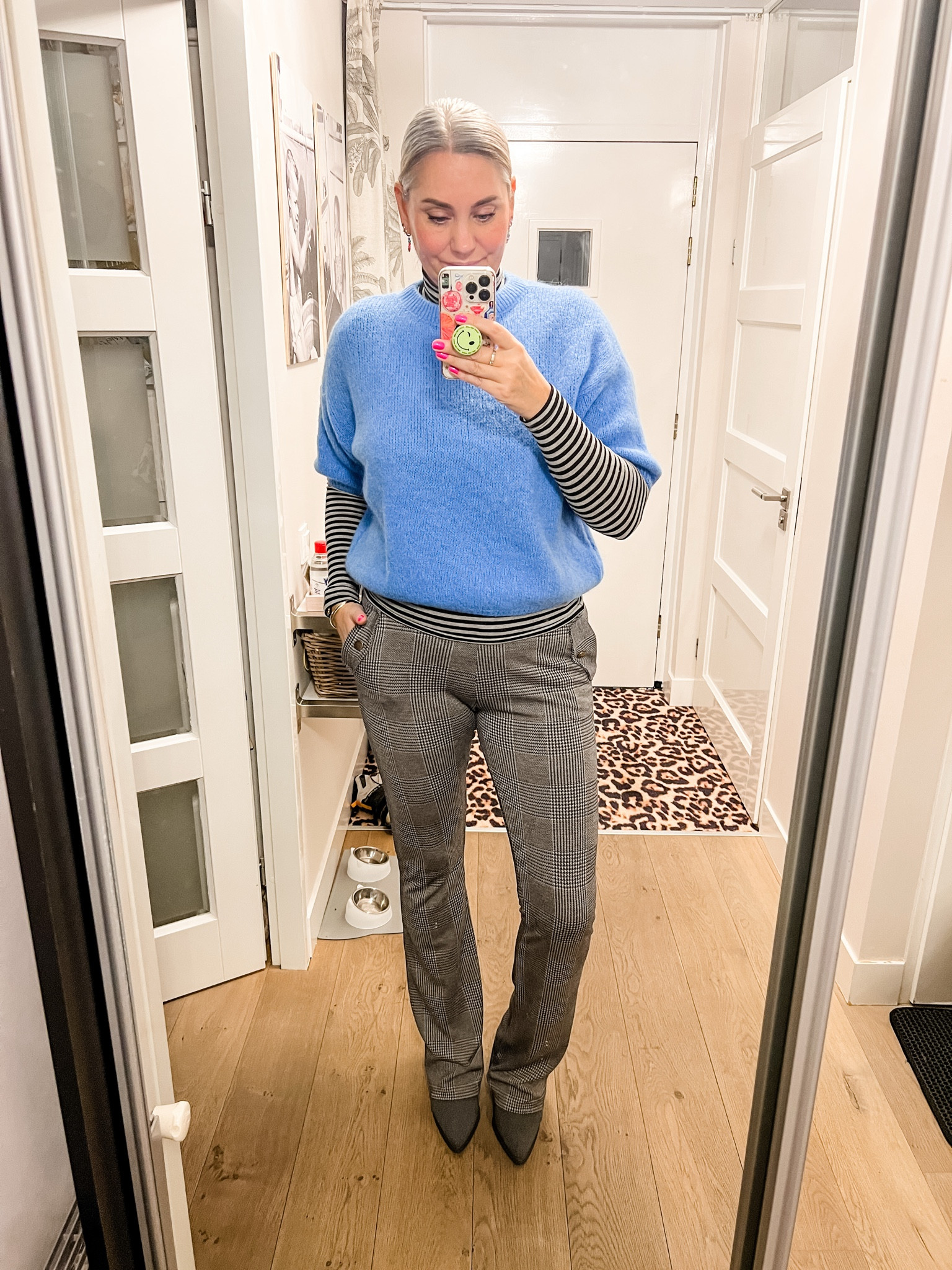 Ootd - Wednesday. Short sleeve baby blue wool sweater (Molly & My), striped longsleeve top, plaid stretch bootcut trousers (Je m’appelle, 40), grey stretch Vivaia boots. 



#LTKeurope #LTKwinter #LTKnederlands