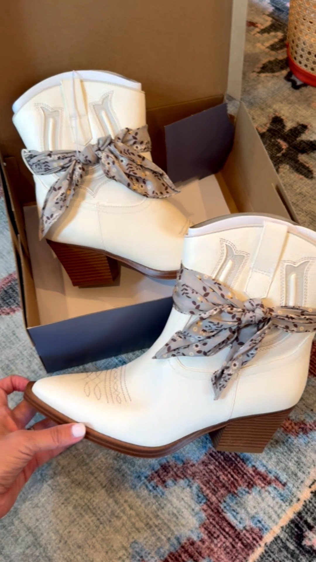 Ok yall these are so cute! The perfect shoe to take you into fall. I’m a size 8 tts.

#LTKdayinmylife #LTKmomlife #LTKSeasonal