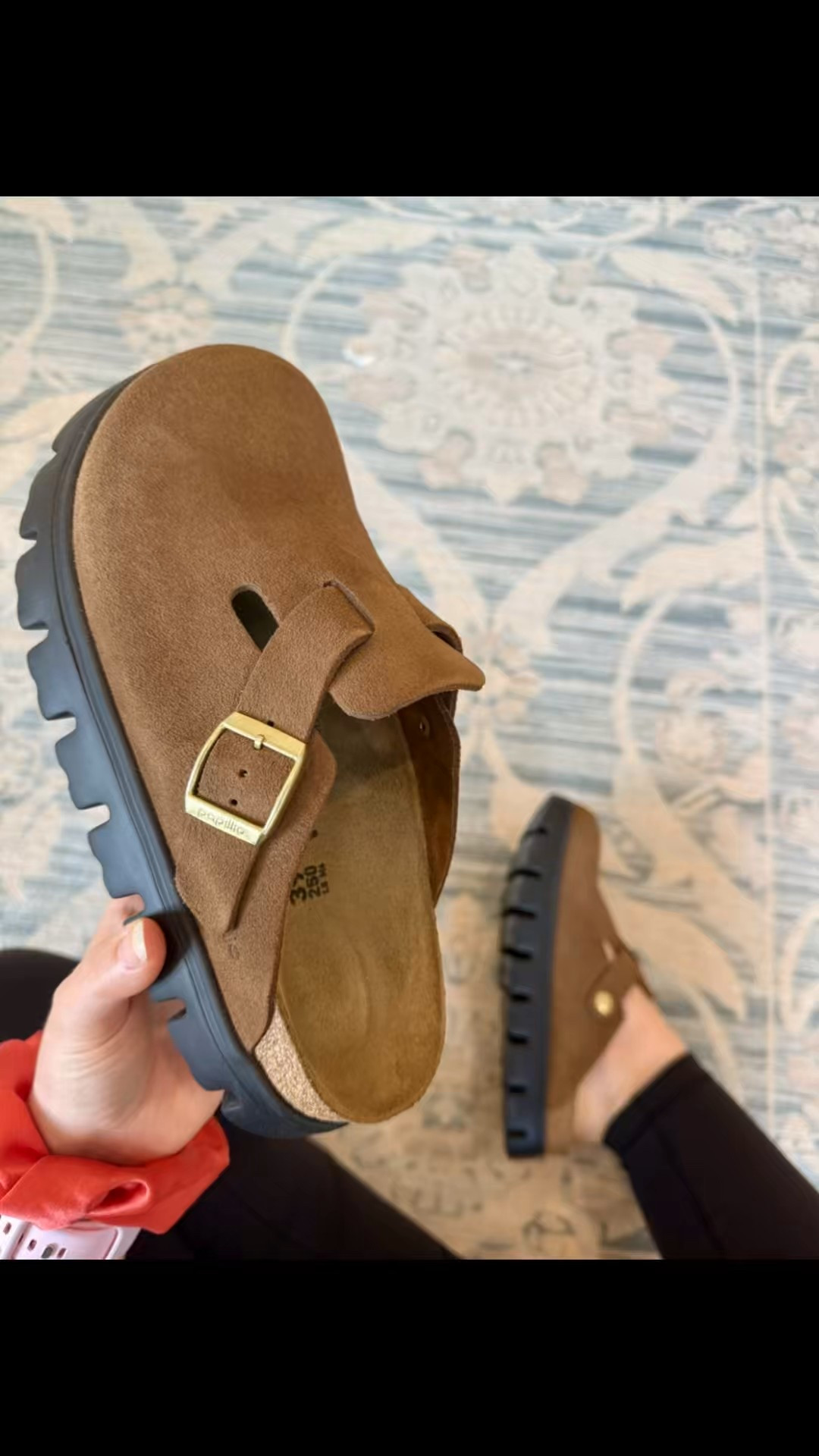 Exclusive 30% off sale just for LTK! Click the discount code below 👇 
I love these new suede brown Birkenstock clogs with the update thicker sole! It’s a perfect fall outfit classic mixed with fall street outfit 🍂
#falloutfit #street #casual #hippy #comfort #cozy 

#LTKFallSale #LTKSaleAlert #LTKSeasonal