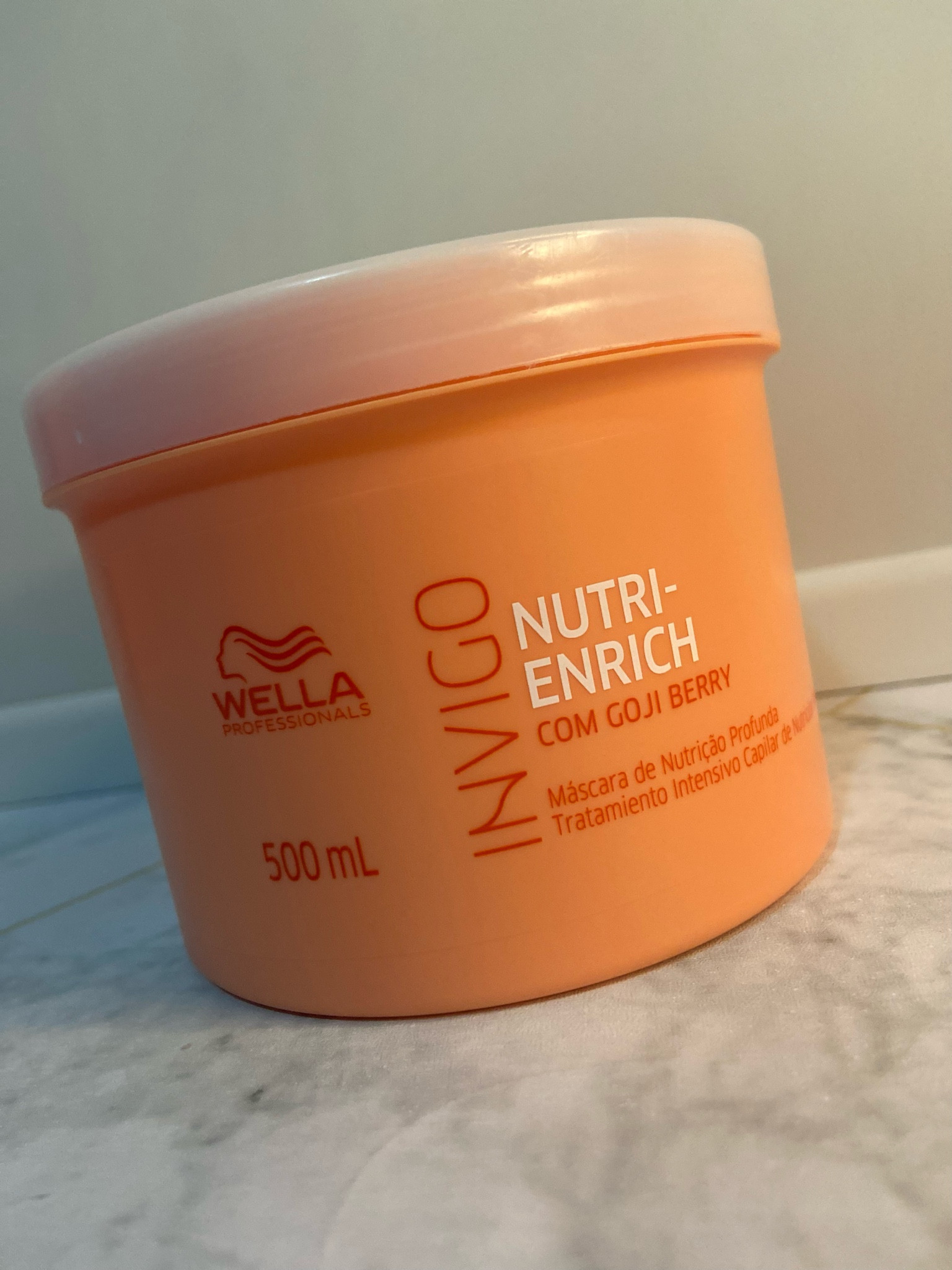 Descubra a máscara de tratamento perfeita para os seus cabelos secos, ressecados ou quimicamente tratados: Wella Professionals Invigo Nutri-Enrich Mask! 



#LTKbeauty #LTKbrasil