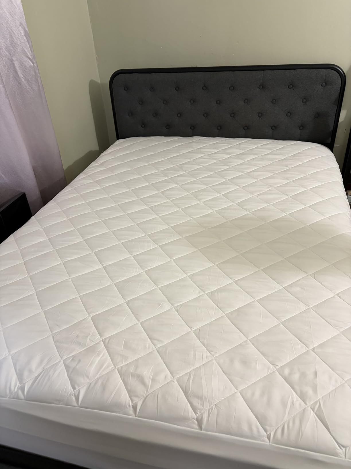 Utopia Bedding Quilted Fitted Mattress Pad, Queen Size, Elastic Fitted Mattress Topper Protector and Cover with Deep Pocket Stretches up to 16 Inches, Machine Washable (White) | Amazon (US)