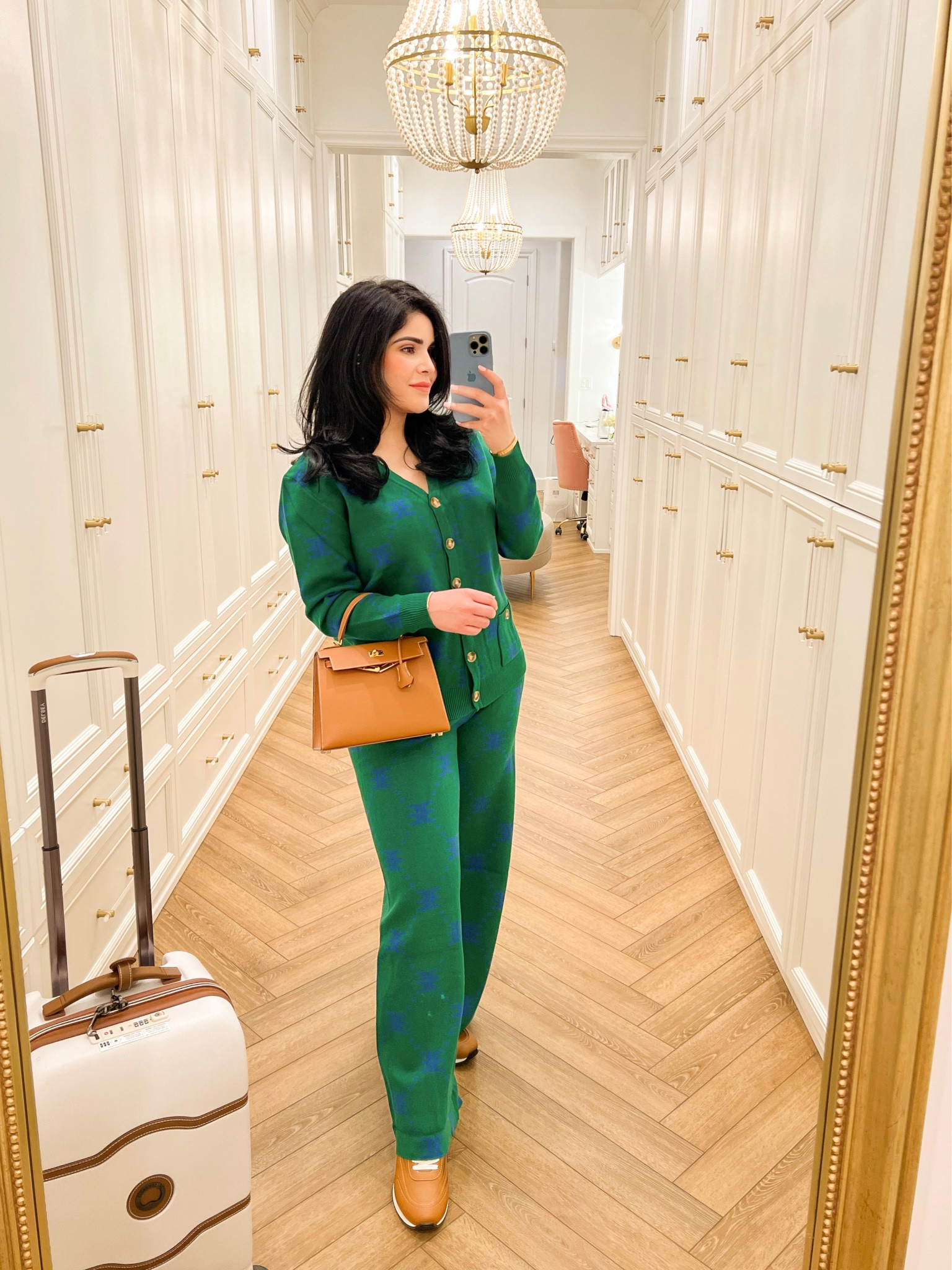 Back home 💚. 
Happy Monday loves! 

Ellandemm, airport styles, airport outfit, Kelly 25, Hermes, travel fashion, lounge outfits, suitcases, travel bags

#LTKunder100 #LTKtravel #LTKstyletip