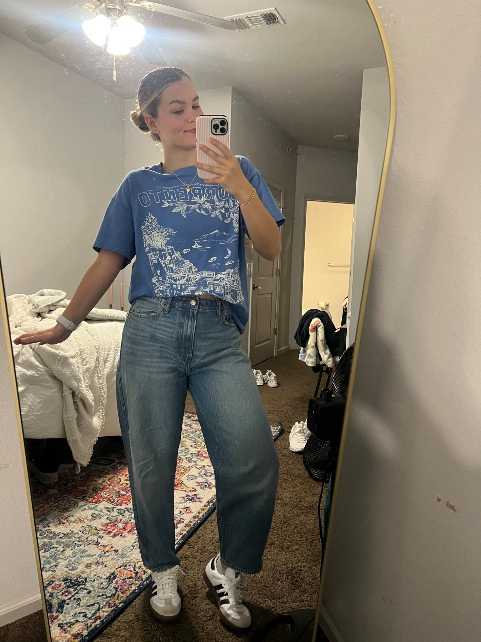 

Cute summer outfits | outfit inspo | H&M tee | graphic tee | barrel jeans | sambas 

#LTKFindsUnder50 #LTKWorkwear #LTKShoeCrush