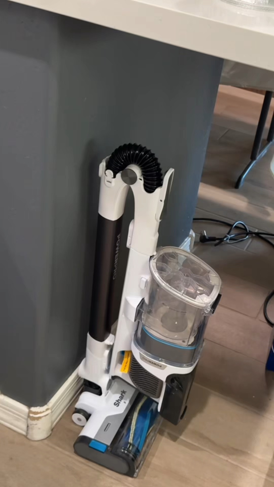 Shark cordless vacuum ✨ 

Lightweight, flexible, and designed for easy cleaning under furniture

#LTKSaleAlert #LTKActive #LTKHome