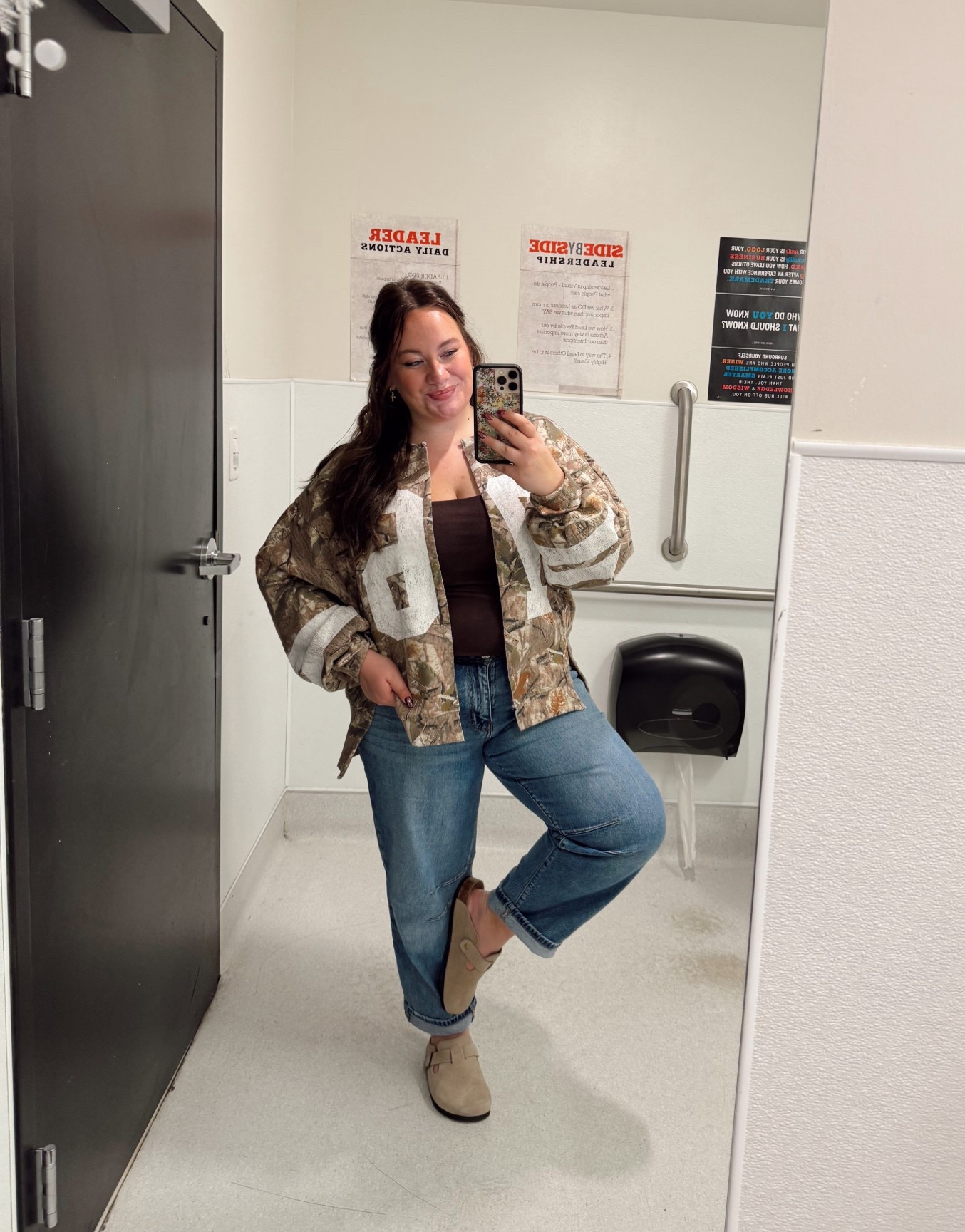 DIY OOTD! This crew is so cute but I had to do a little cutting to make it perfect!

#LTKMidsize #LTKootd #LTKdayinmylife