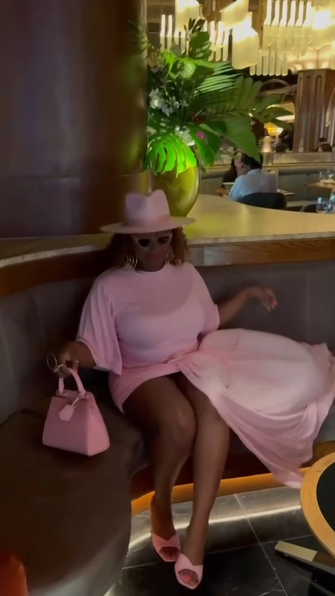 Too much pink? Couldn't be me💅🏾

Set: @fumithelabel
Hat: @lackofcoloraus
Bag: @brandonblackwoodnyc
Shoes: @schutz
Earrings: @kilentar
Sunnies: @vans
Rings: @shopkhoi

#fashion #style #pink #midsizefashion #momstyle #dallasinfluencer#Datenight

#LTKStyleTip #LTKMidsize #LTKItBag