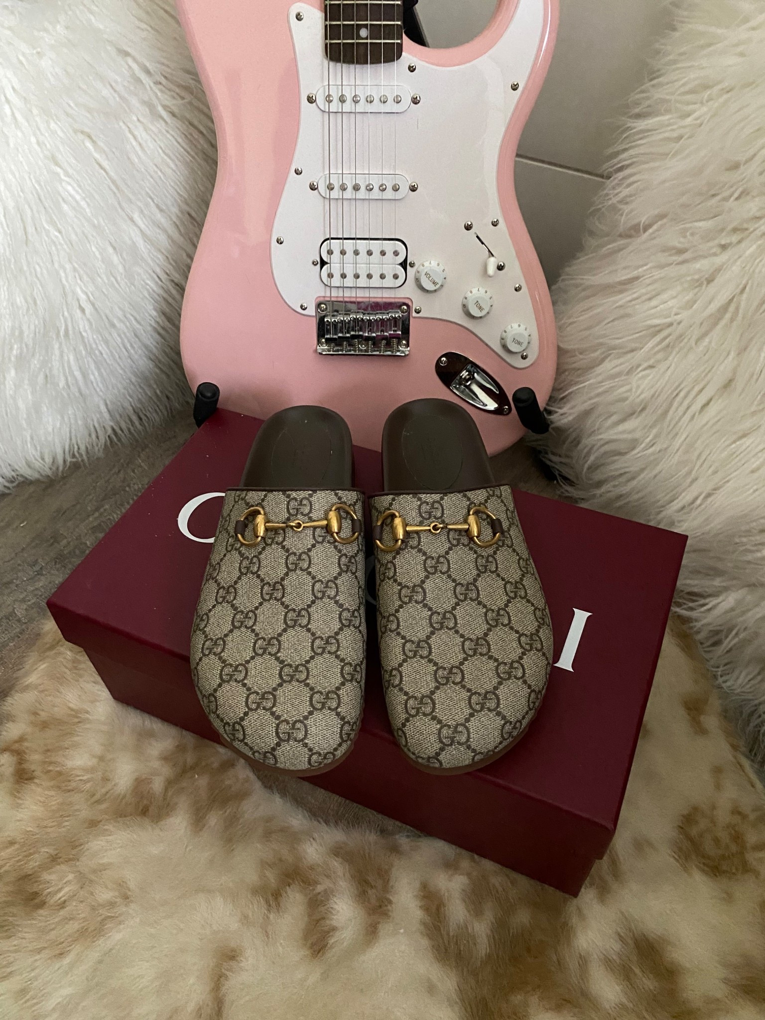 One of my most used slides!! I wear these with jeans, sweatpants. Loungewear all year long!! One of my top sellers!! #ltkshoecrush#mimislife

#LTKOver40