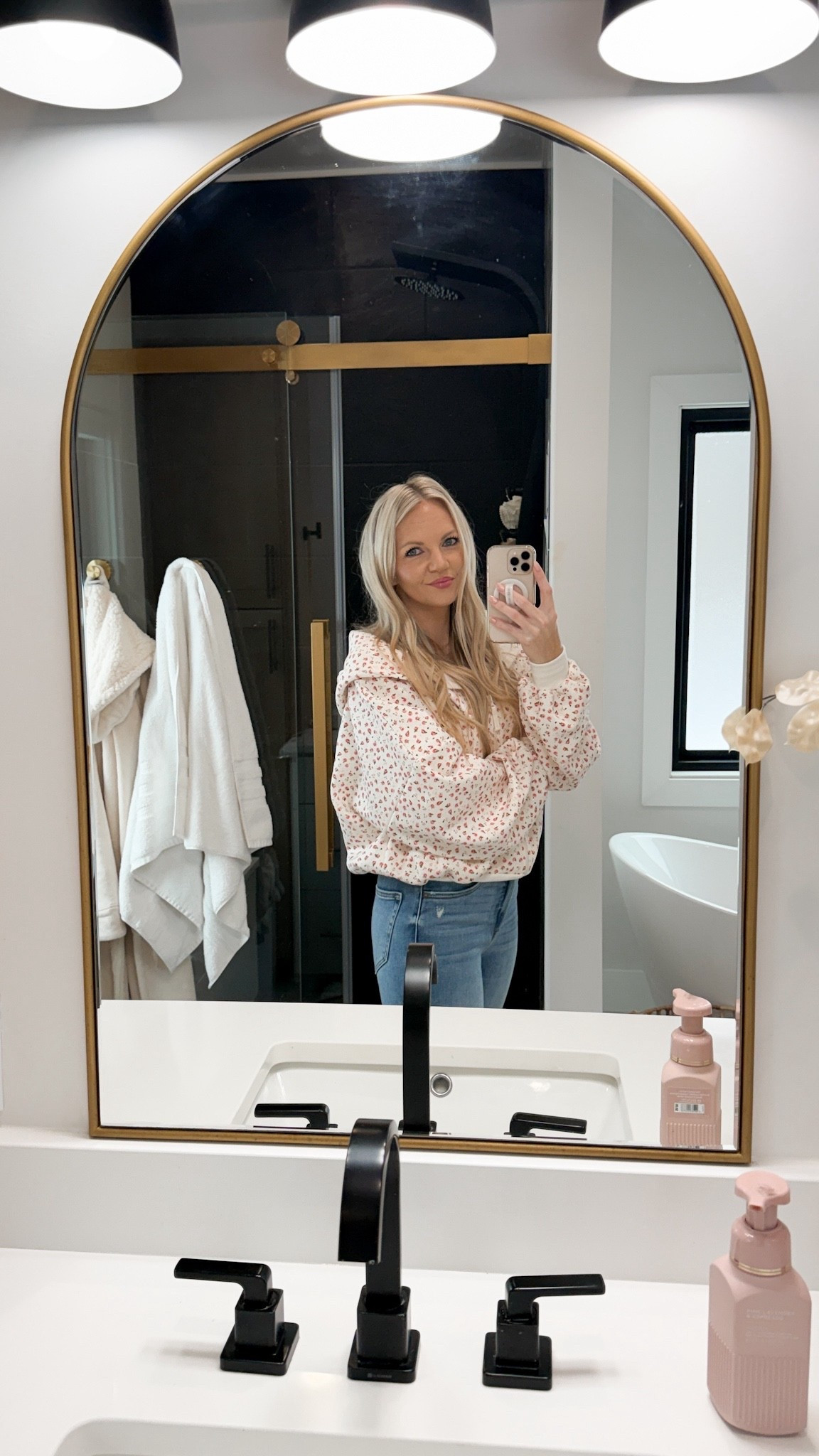 This floral jacket was everyone’s favorite share of the week! It’s so deserving. It’s the cutest jacket. I cannot wait to wear it all spring. 



#LTKmomlife #LTKSeasonal #LTKSaleAlert